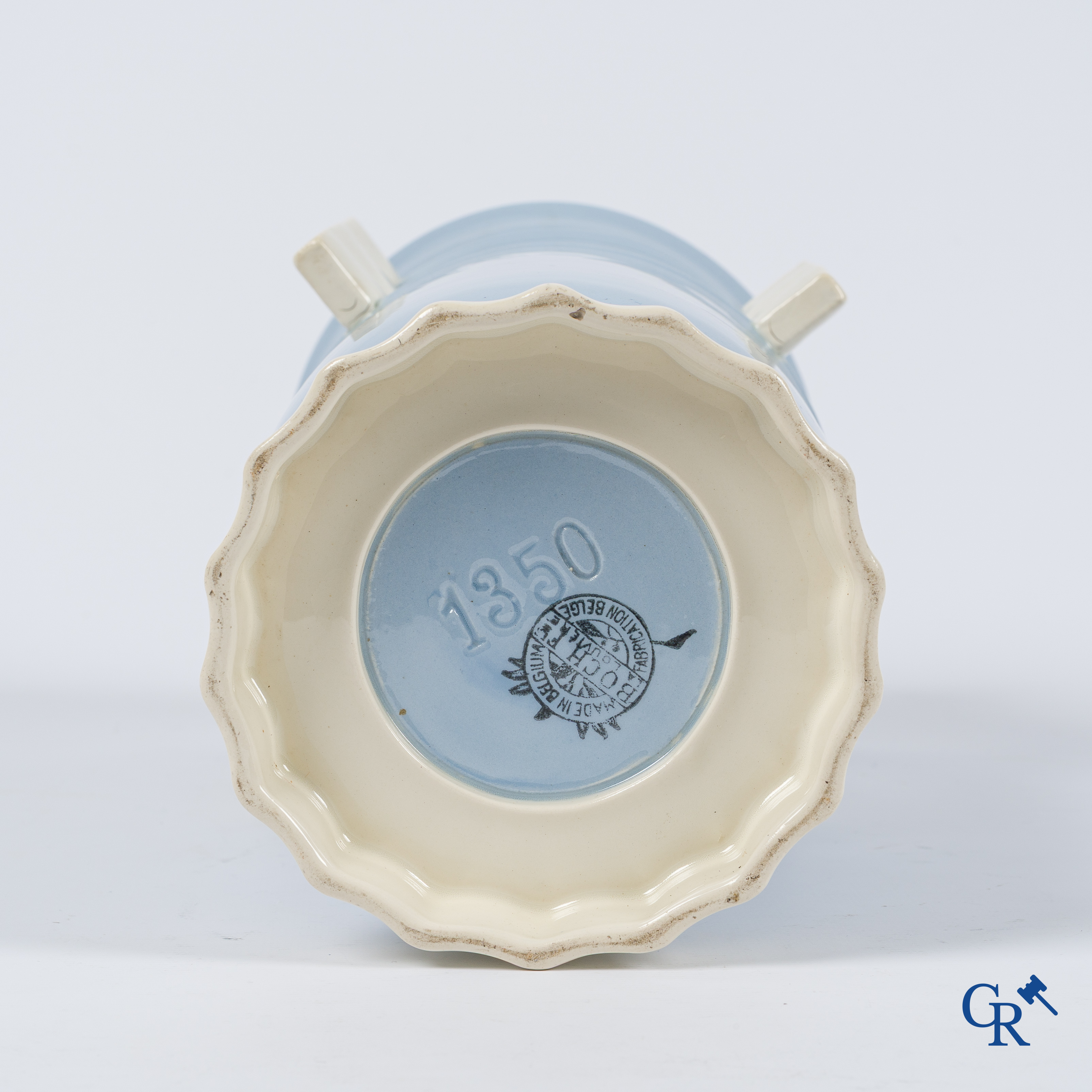 Art Deco. Boch La Louvière, Keramis. Charles Catteau. Art deco vaas, draagt het nummer 1350.