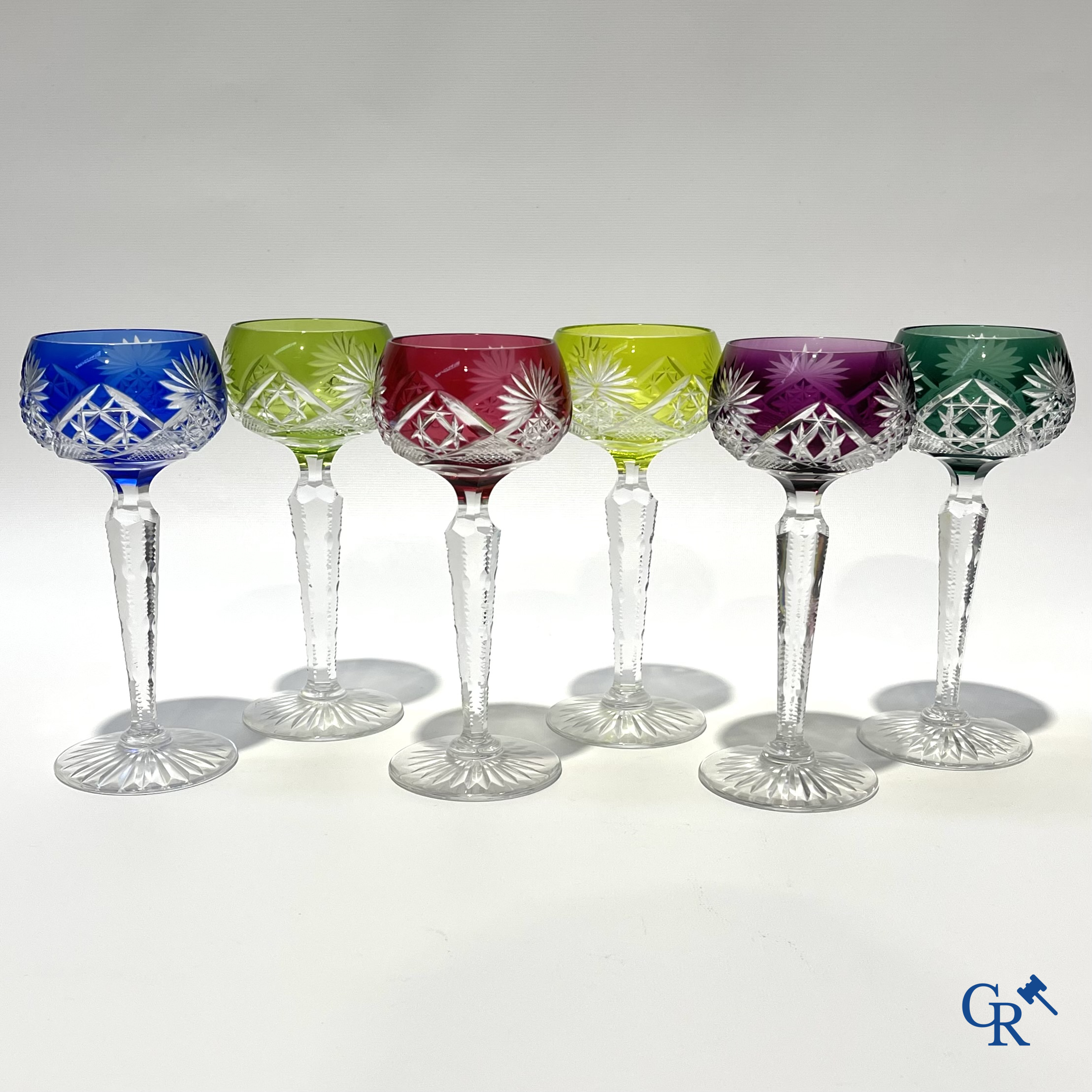 Val Saint Lambert. 6 gekleurde en kristal geslepen glazen. Gemerkt.
