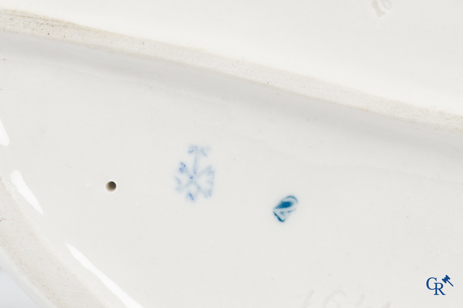 Karl Ens Volkstedt. 3 Grote groepen in fijn Duits porselein. Gemerkt.