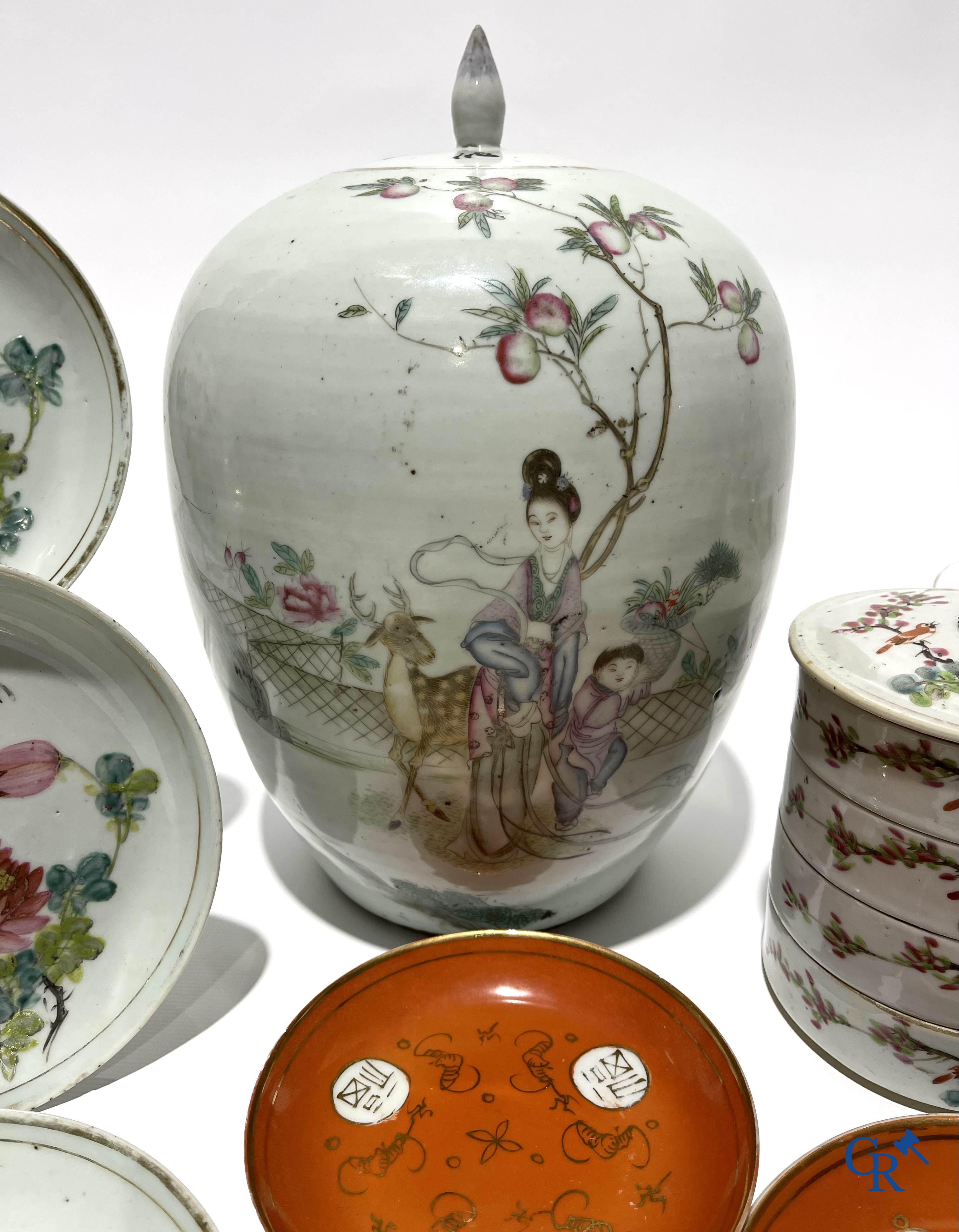 Aziatica. Chinees porselein. Een groot lot divers Chinees porselein.