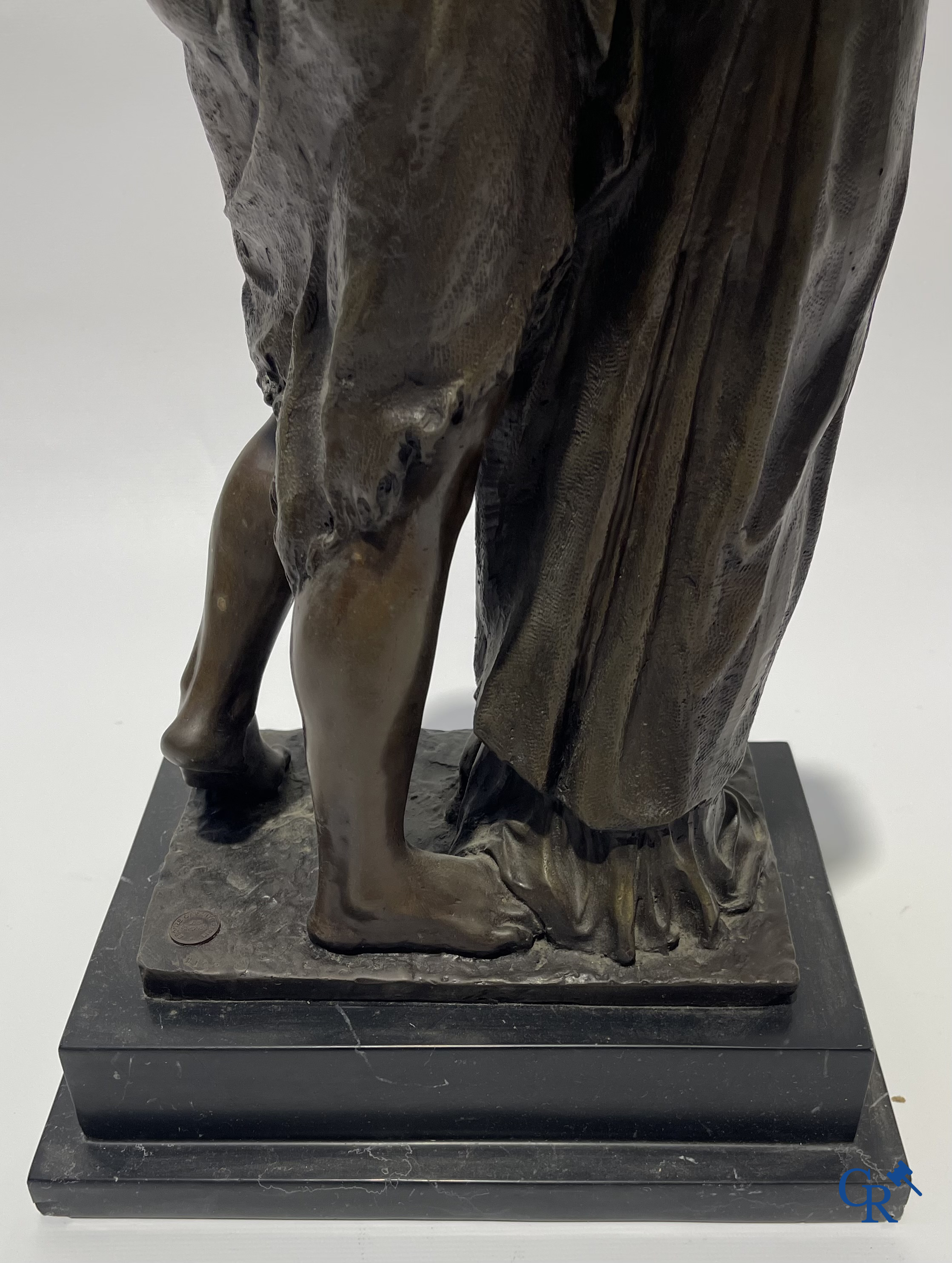 Groot bronzen beeld op marmer sokkel. Romantisch koppel. Bronze garanti. JB Paris. Postuum.