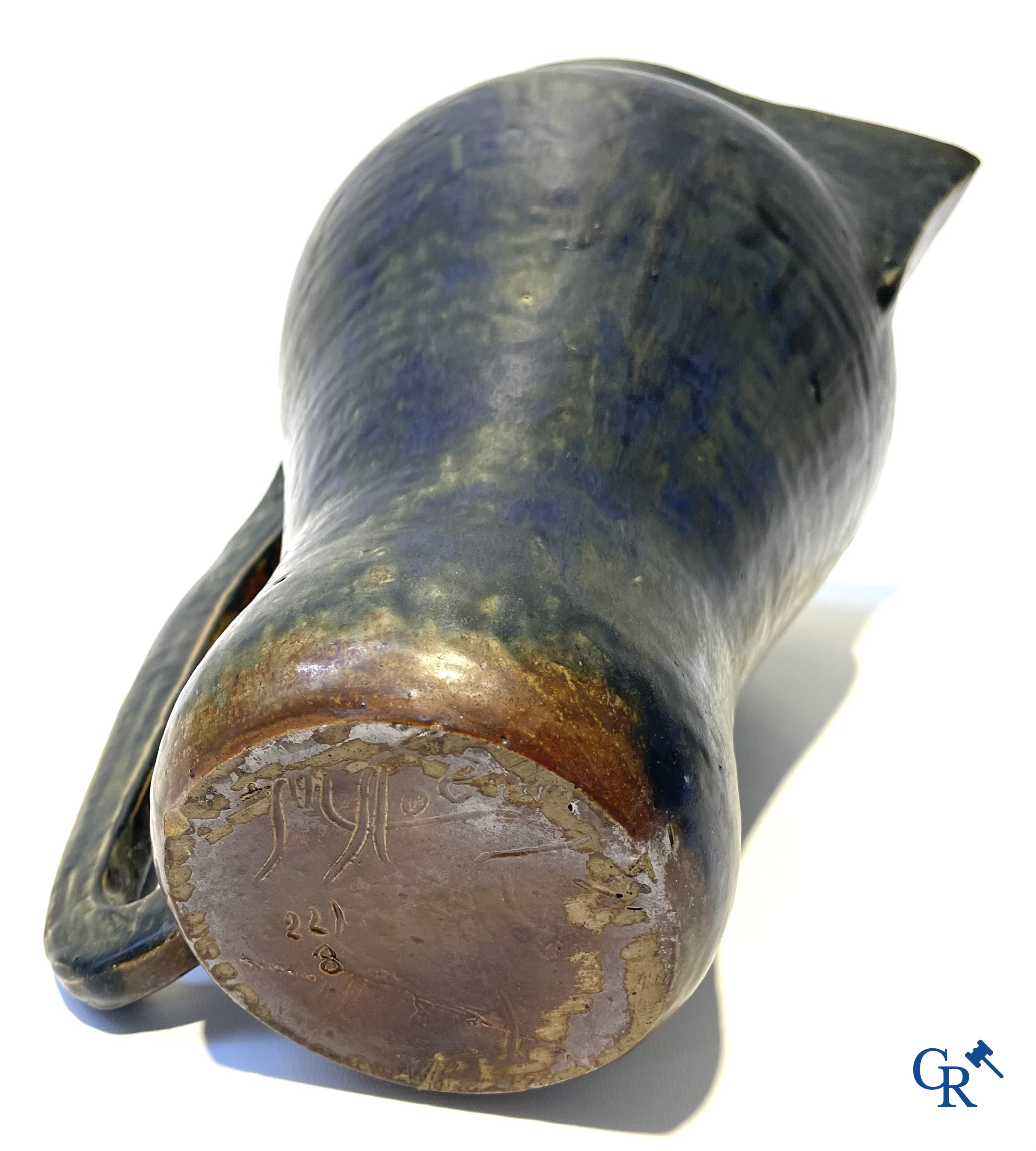 Edgard Aubry. Grote schenkkan in geëmailleerde Grès. Gesigneerd en genummerd.