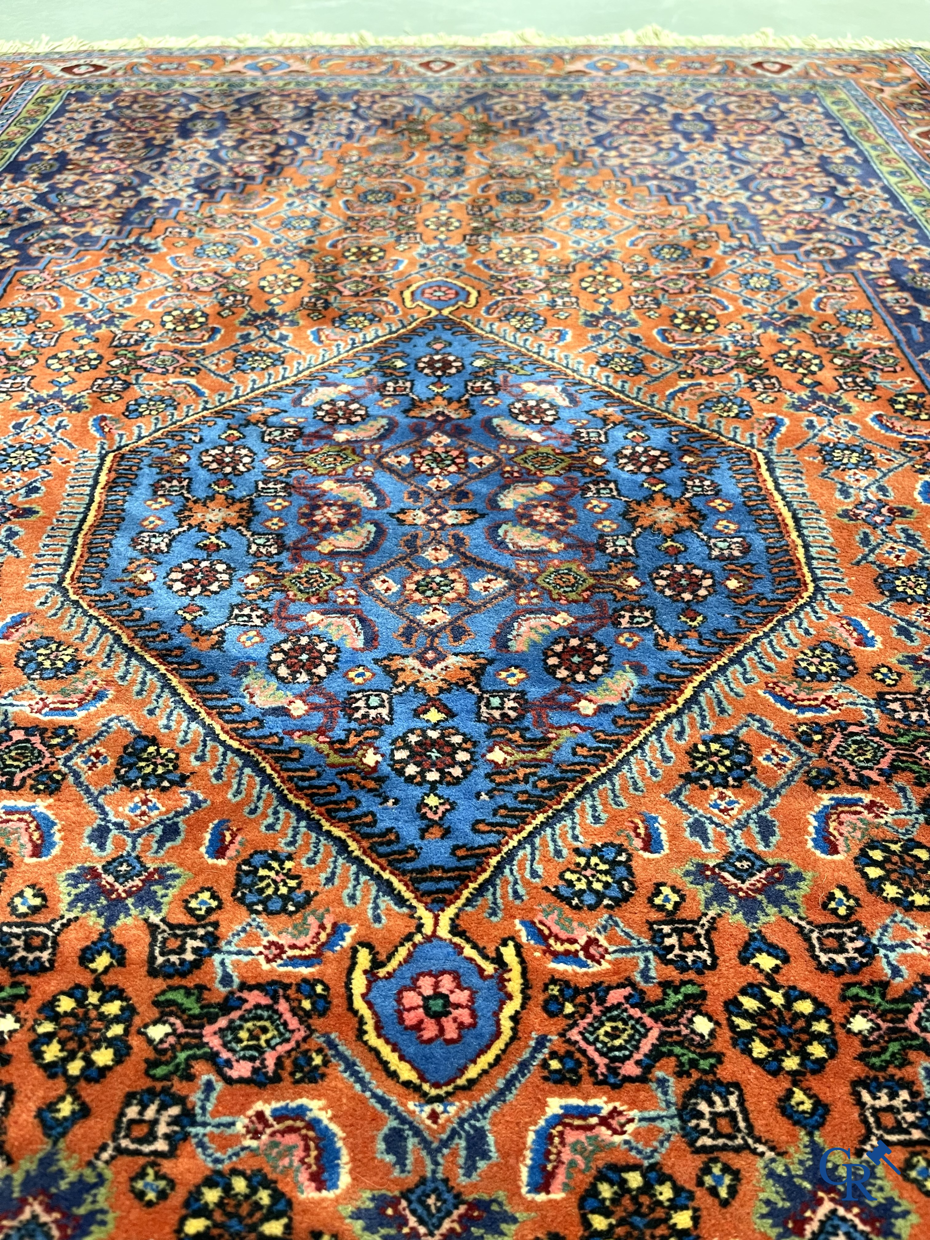 Oosterse tapijten. 2 handgeknoopte tapijten in wol.