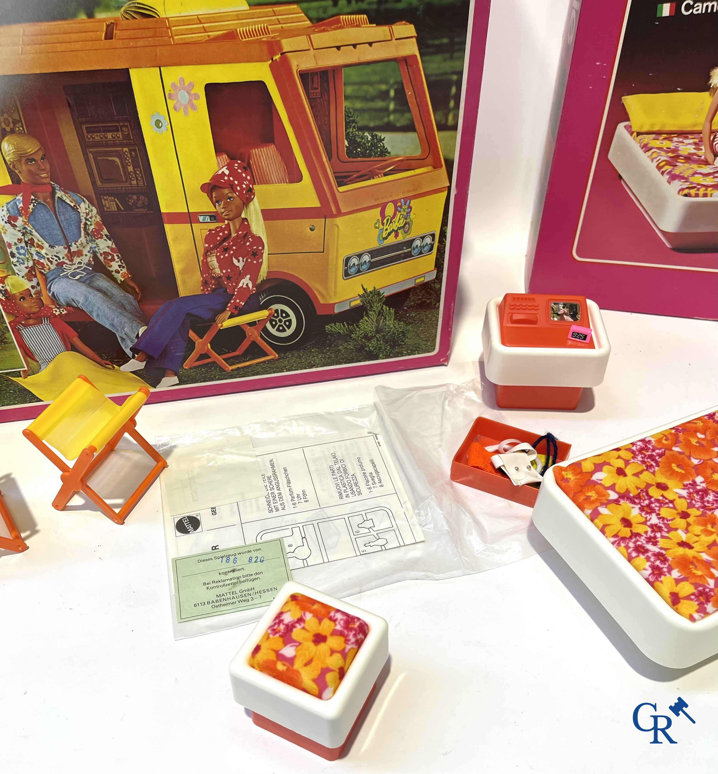 Oud Speelgoed. Mattel, een groot lot poppen en attributen. Barbie, Ricky, Skipper, Ken enz. Jaren '60 en later.