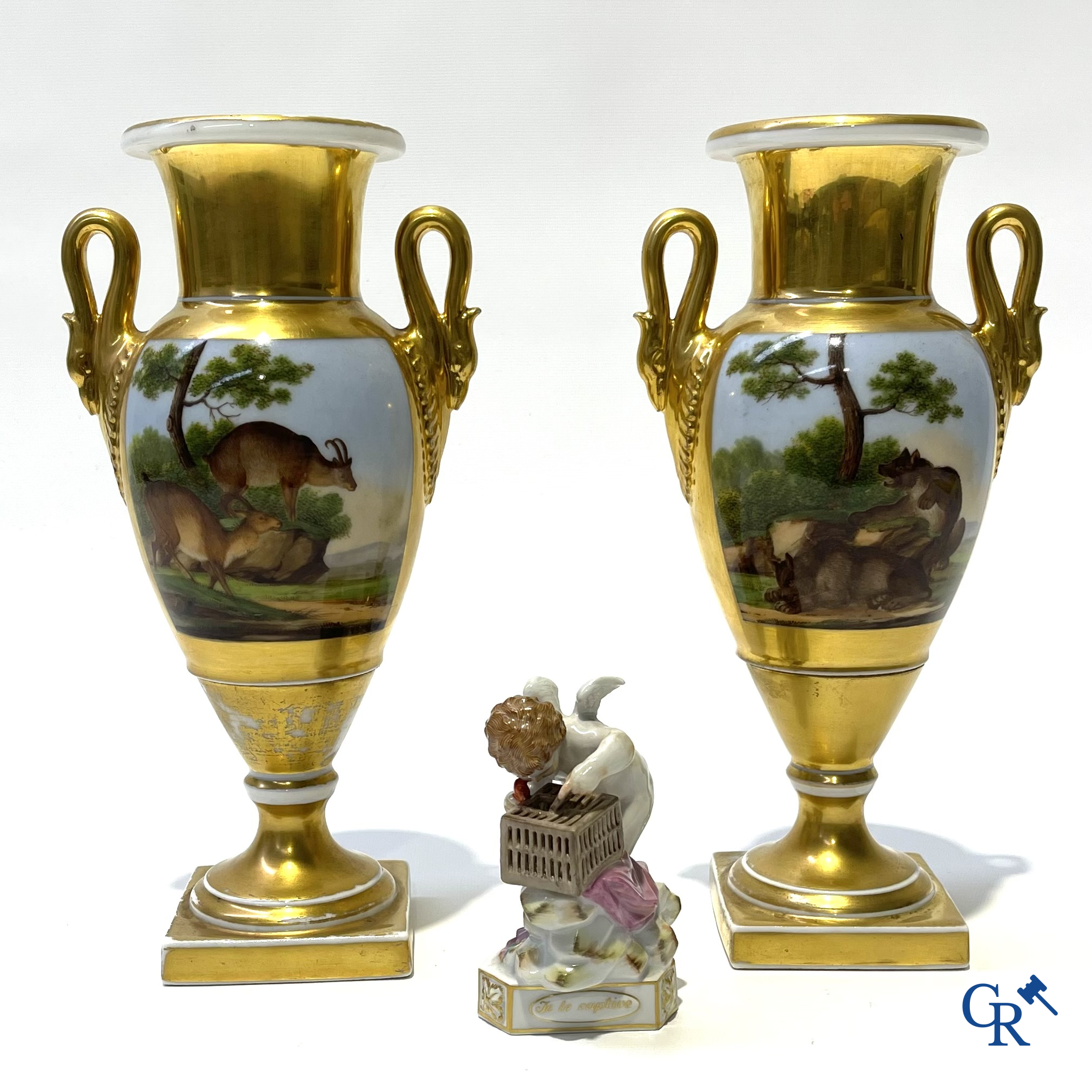 Paar vazen in Parijs porselein, Empire en een groep in Meissen porselein. 19e eeuw.