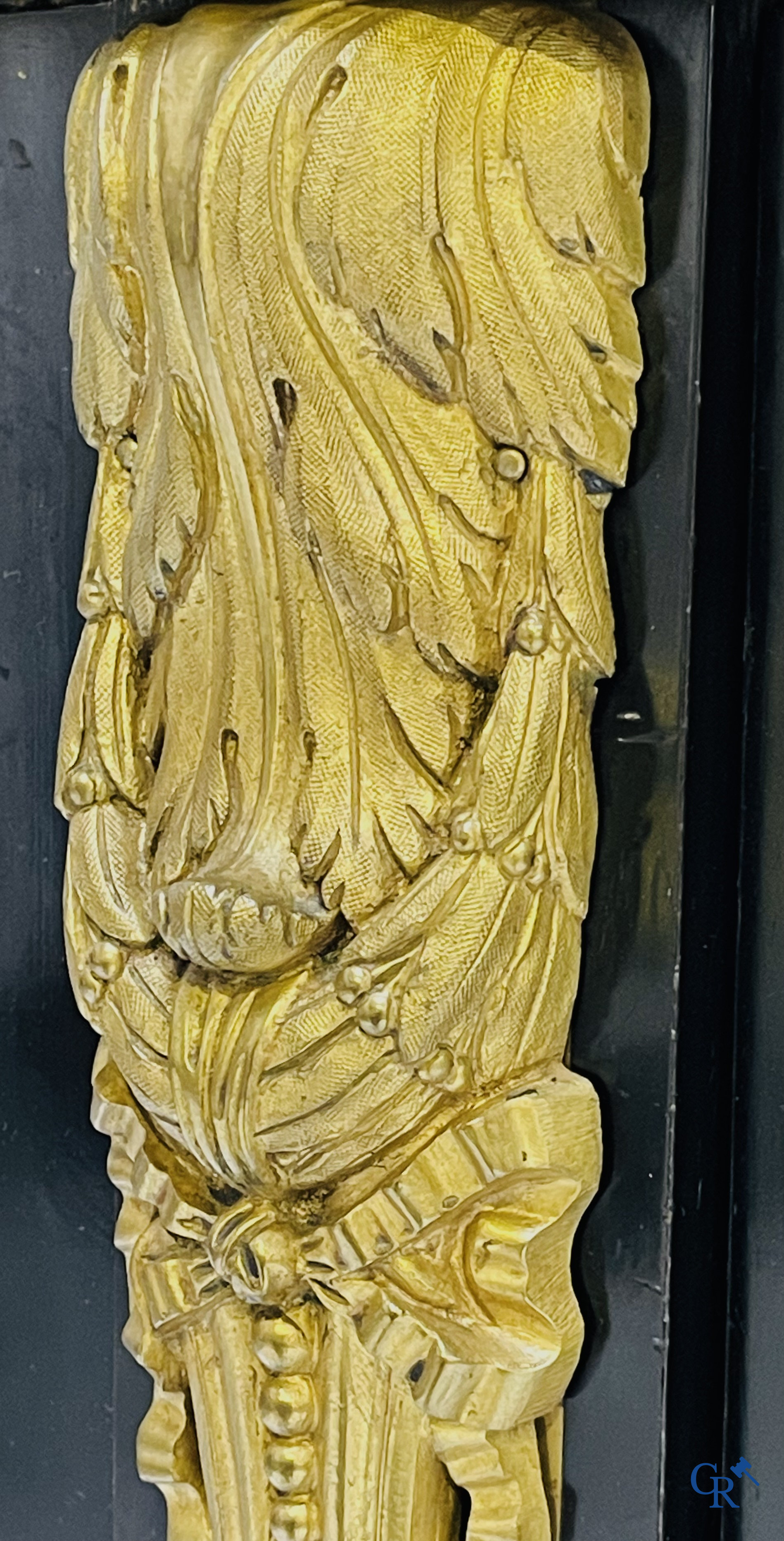 Napoleon III meubel in zwartgelakt hout en bronsbeslag. Marquetterie in de stijl van Boulle en parelmoer inlegwerk.