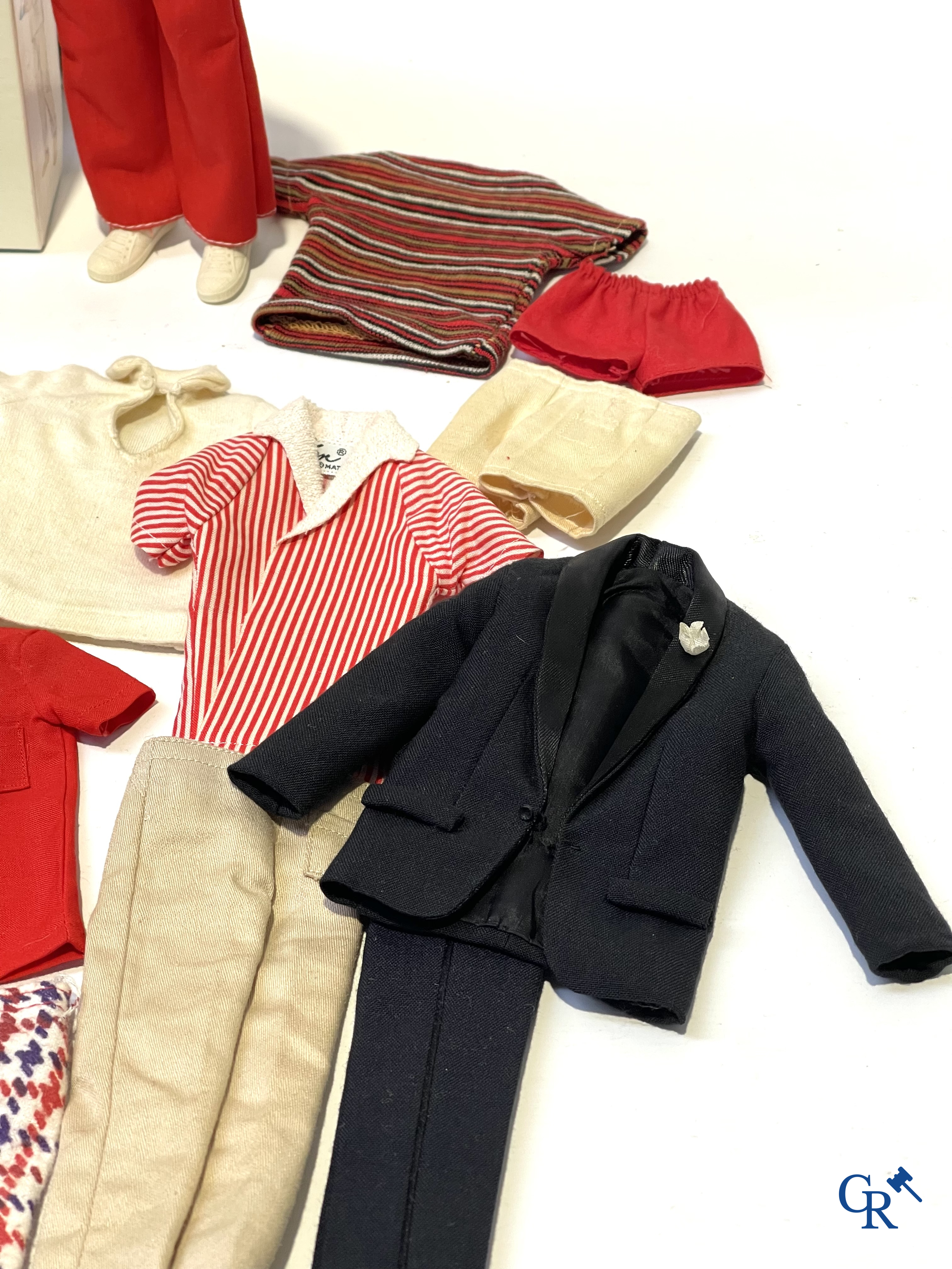 Oud Speelgoed. Mattel, een groot lot poppen en attributen. Barbie, Ricky, Skipper, Ken enz. Jaren '60 en later.