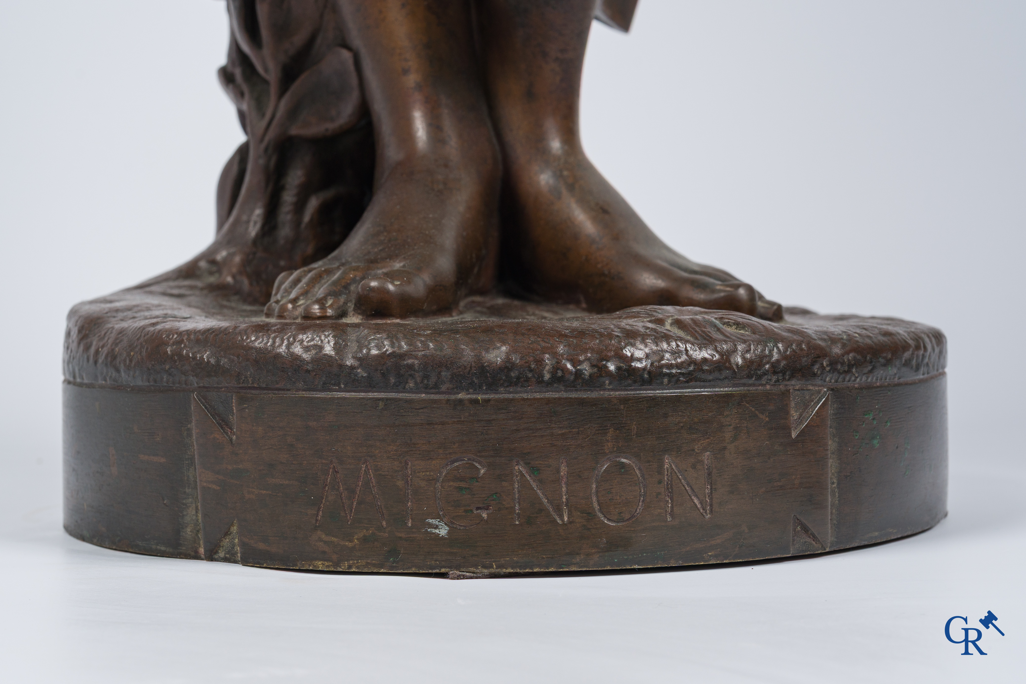 Alexandre Falguière (1831-1900) Groot bronzen beeld. Mignon. Gesigneerd A. Falguiere Paris 1879. Maison Marnyhac Paris.
