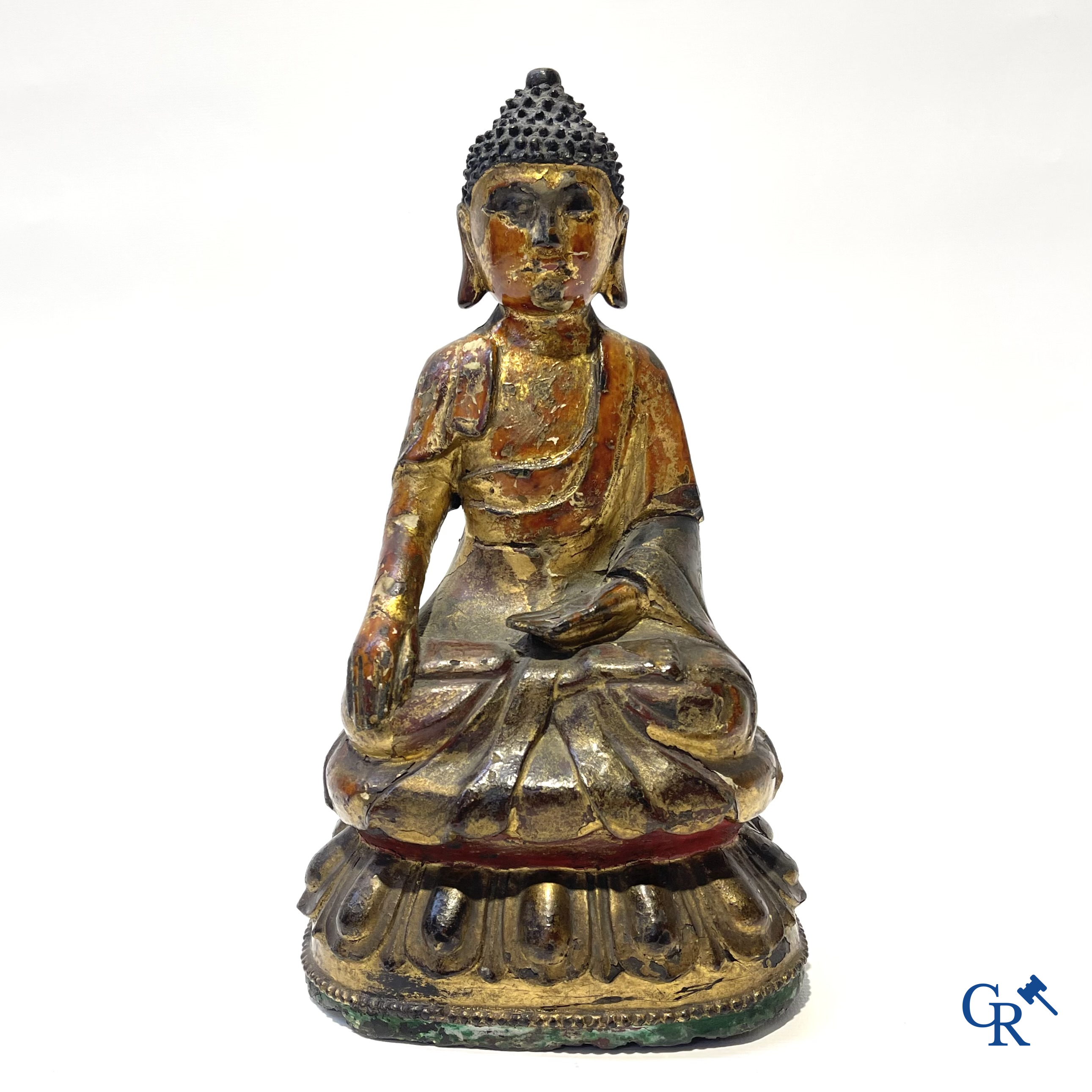 Aziatica, Een Sino-Tibetaanse vergulde bronzen Boeddha. 17e-18e eeuw.