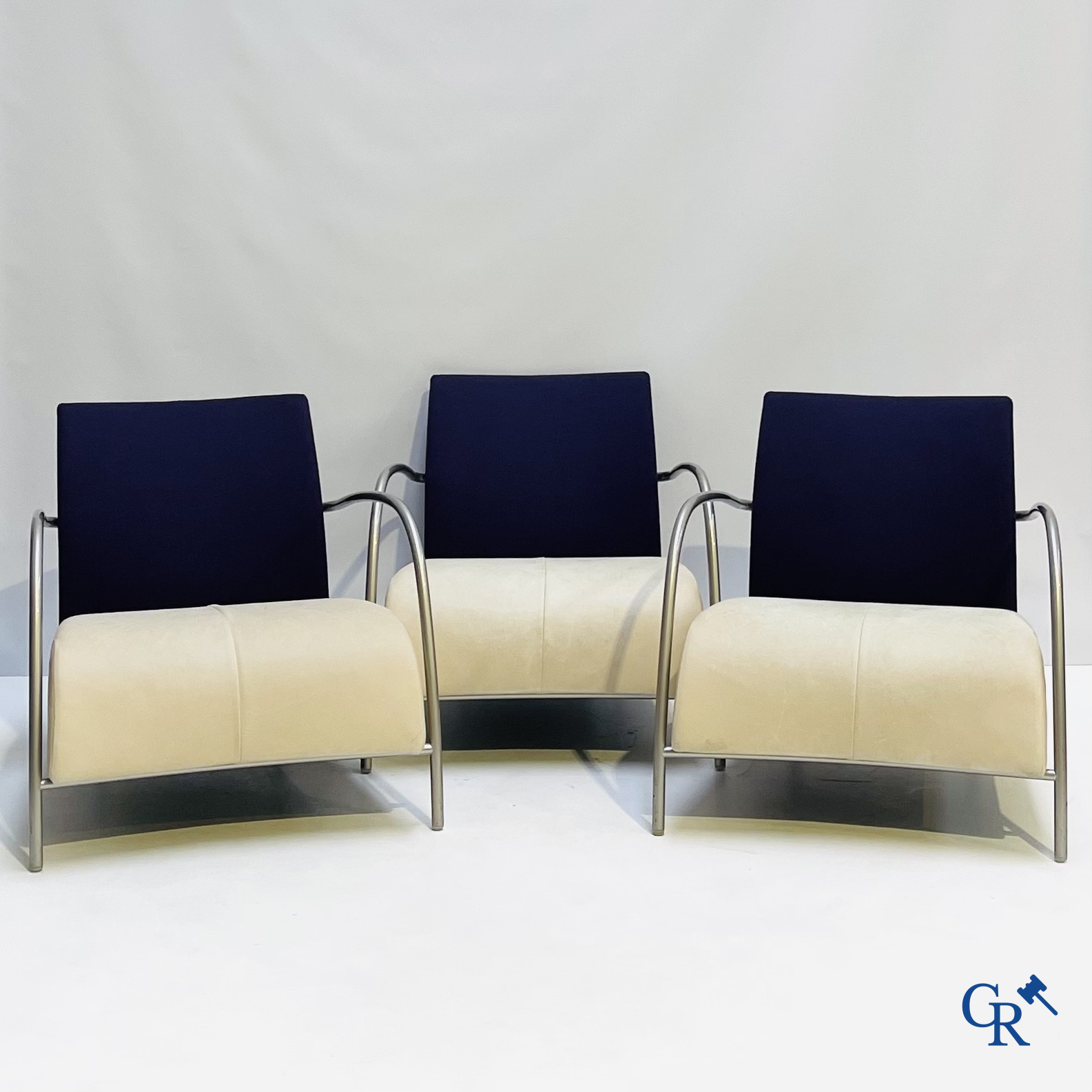 Gijs Papavoine (1949) Een set van 3 Lomas Easy Armchairs in leder en stof. Circa 1990.