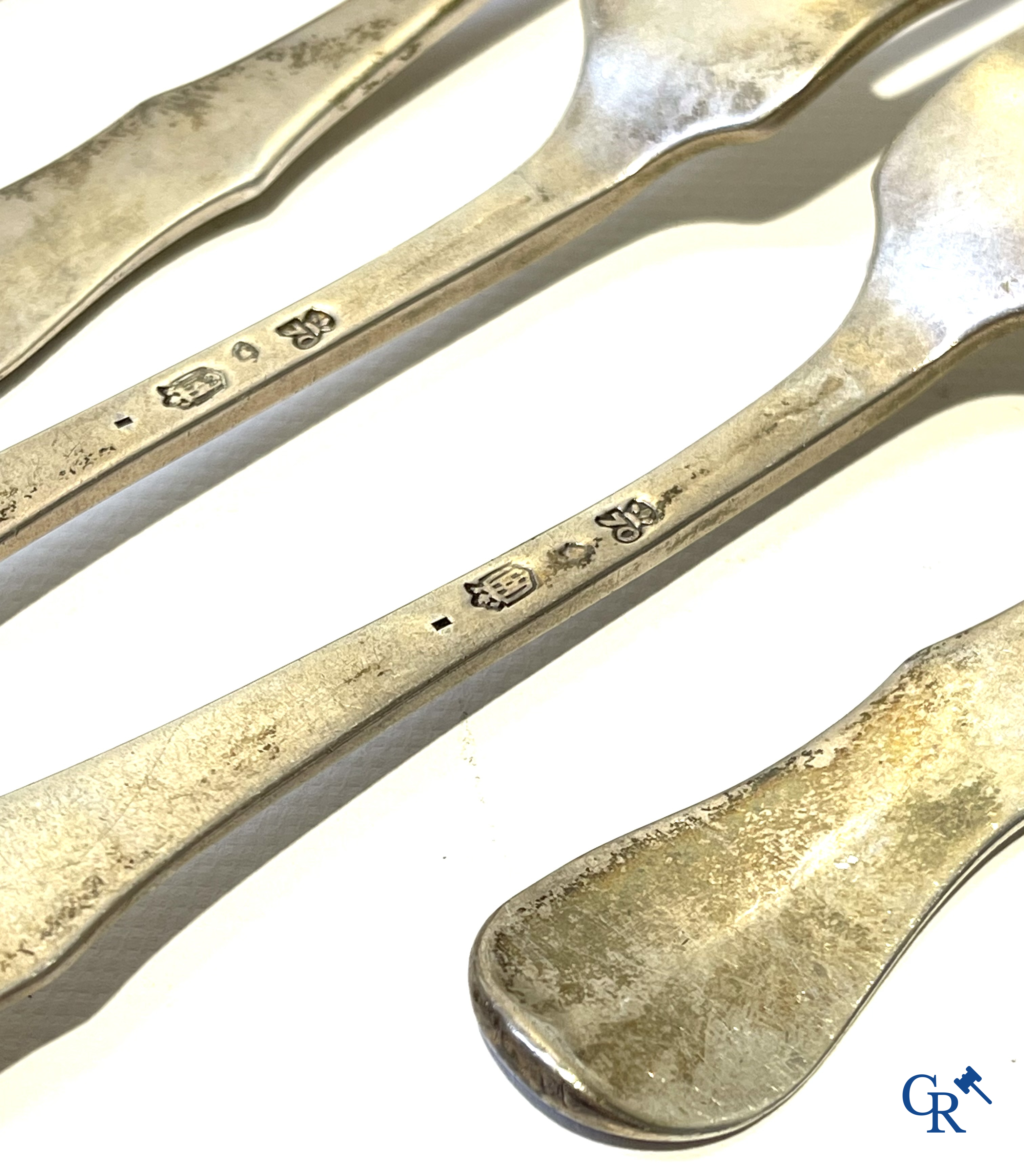 Zilver. Lot bestaande uit 4 lepels en 4 vorken in zilver. België 18e eeuw. Keurmerken.