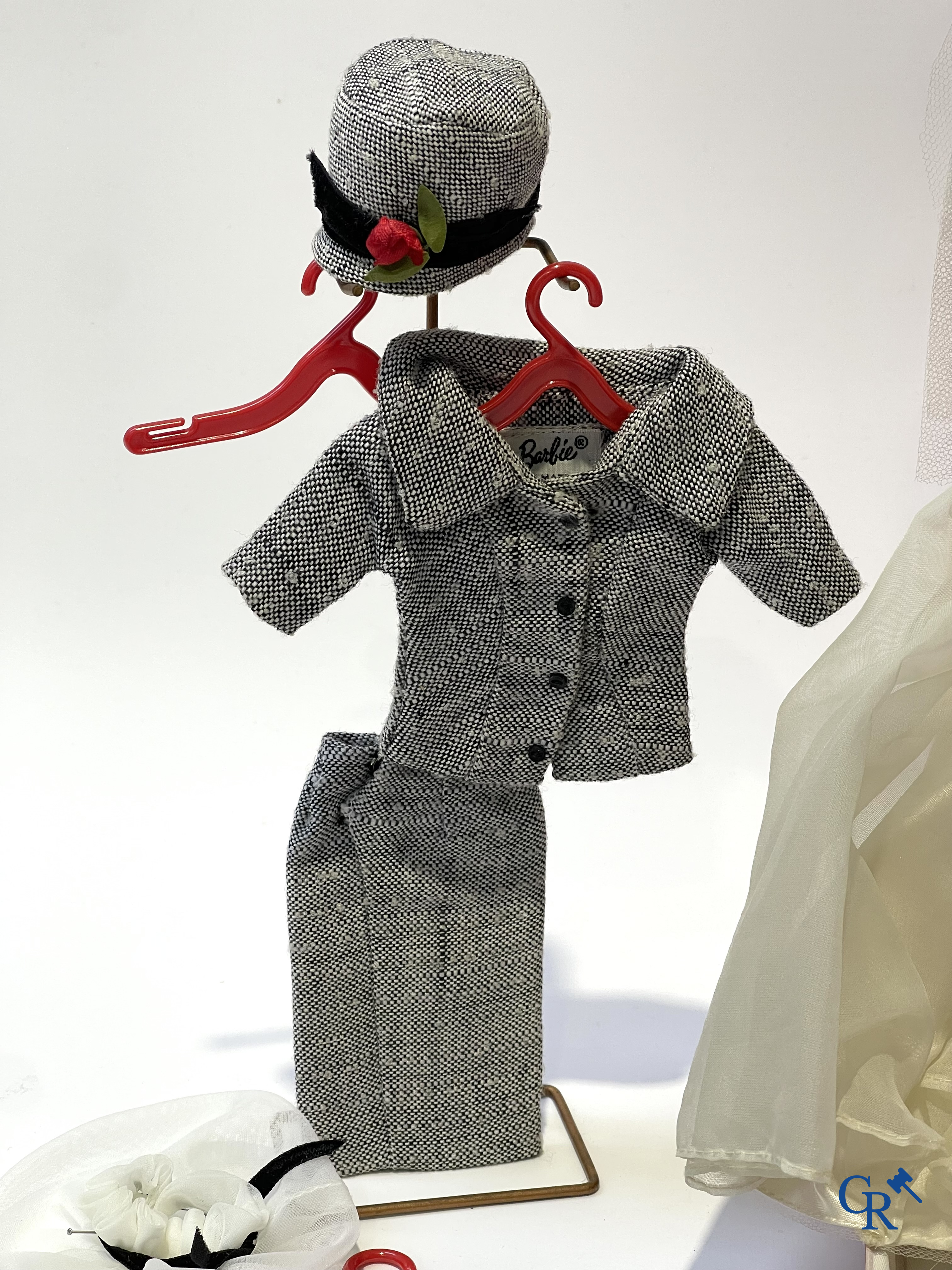 Oud Speelgoed. Mattel, een groot lot poppen en attributen. Barbie, Ricky, Skipper, Ken enz. Jaren '60 en later.