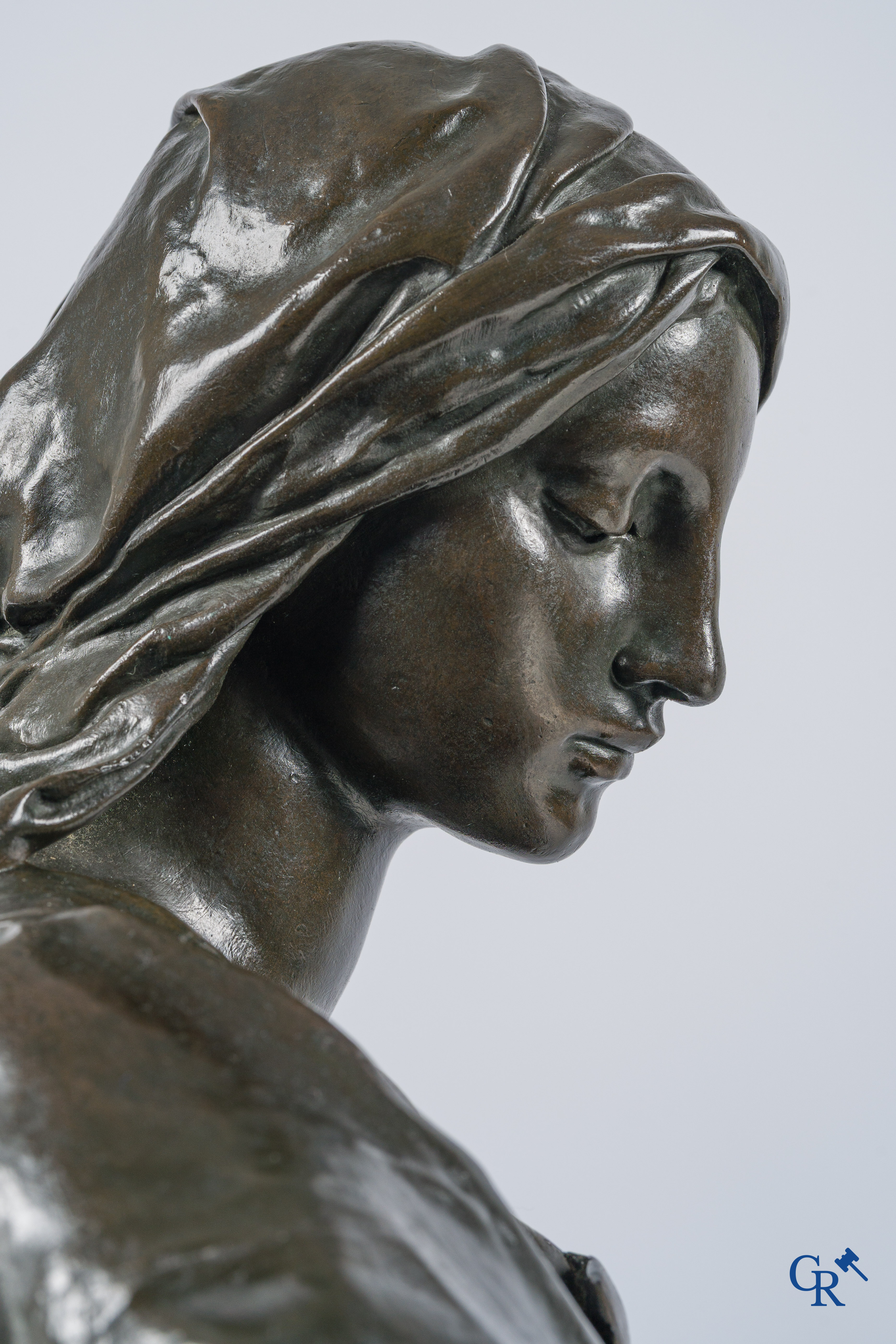 Paul Dubois (1829-1905) Maternité. Groot bronzen beeld met bruine patina. Gesigneerd P. Dubois, gieterij F. Barbedienne.