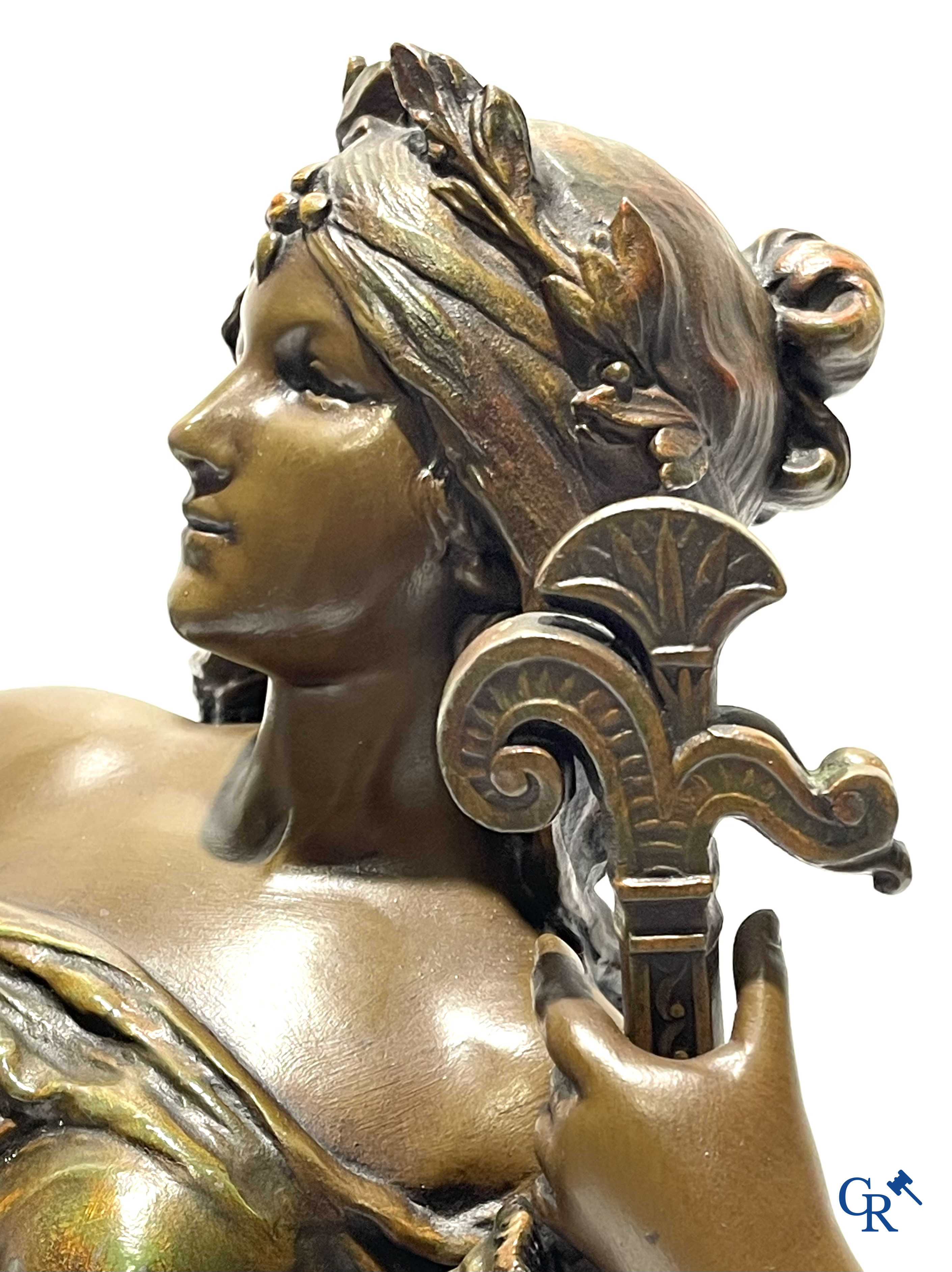 Auguste Moreau. La Pensée. Groot beeld in gepolychromeerd kunstbrons. Circa 1900.