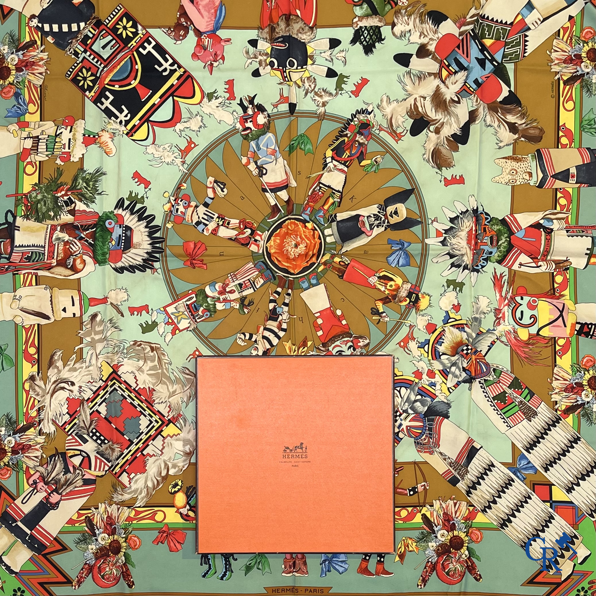 HERMES Paris. 2 Hermès sjaals in originele doos. Grands Fonds, Annie Faivre en Kachinas, Kermit Oliver.