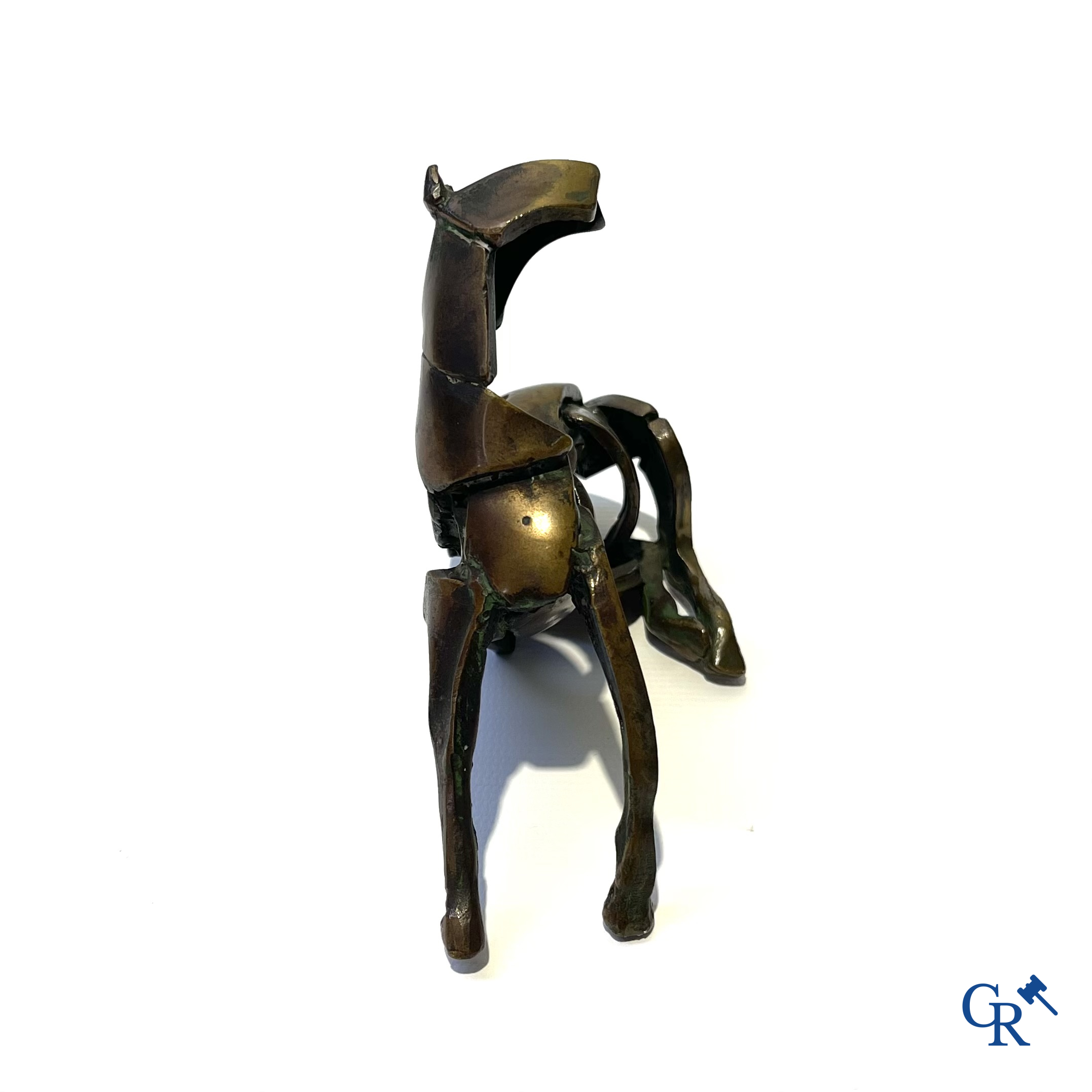 Rik Poot (1924-2007) Zittend paard. Een model van een zittend paard in brons. Gesigneerd Rik Poot en genummerd 26/60.