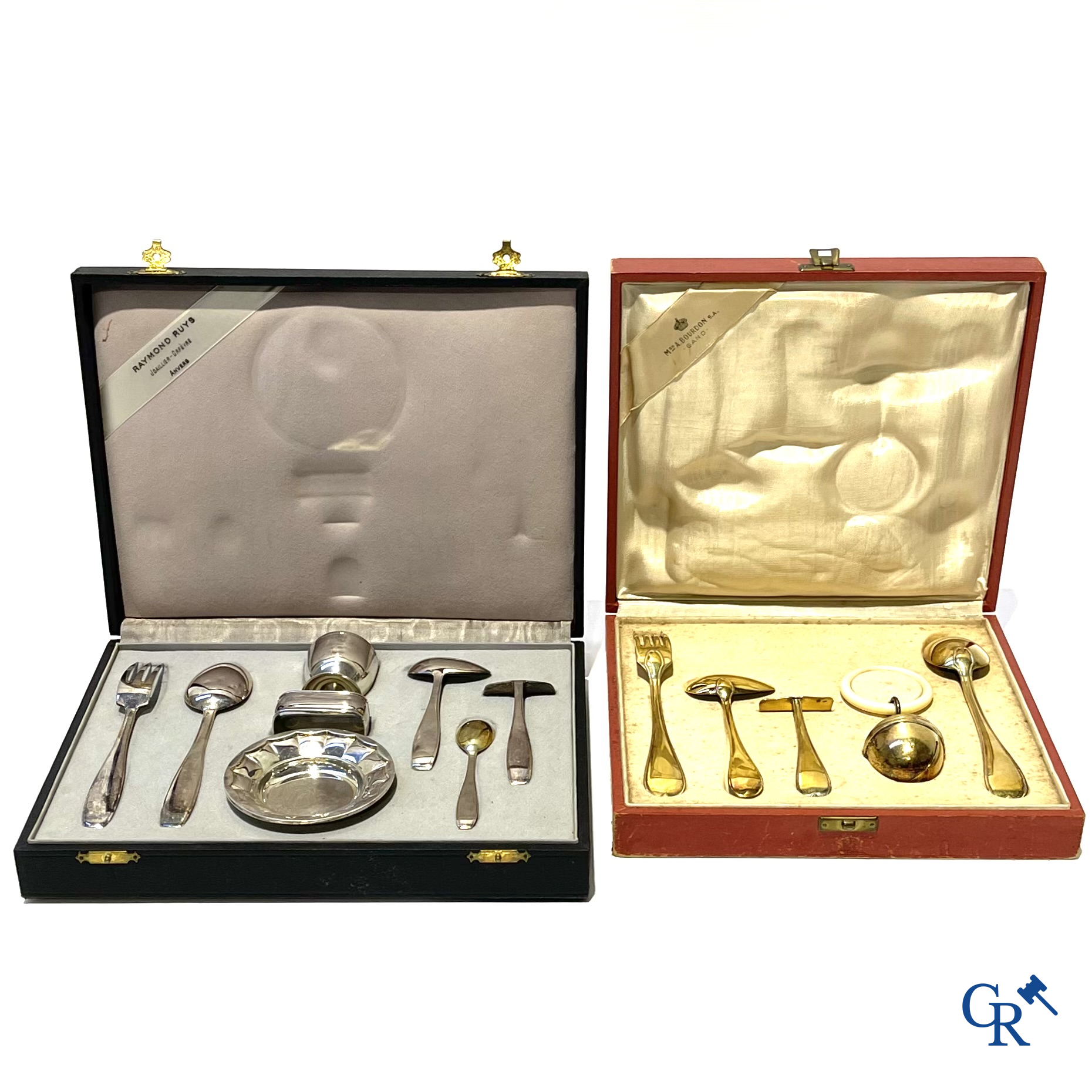 Wolfers Brussel. Geboorteset in vermeil 835°/00, de rammelaar 925°/00 en een set in zilver 835°/00. 20ste eeuw.