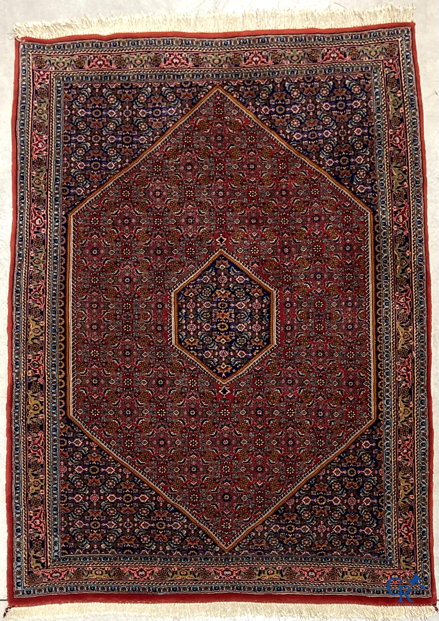 Oosterse tapijten. 2 handgeknoopte tapijten in wol.