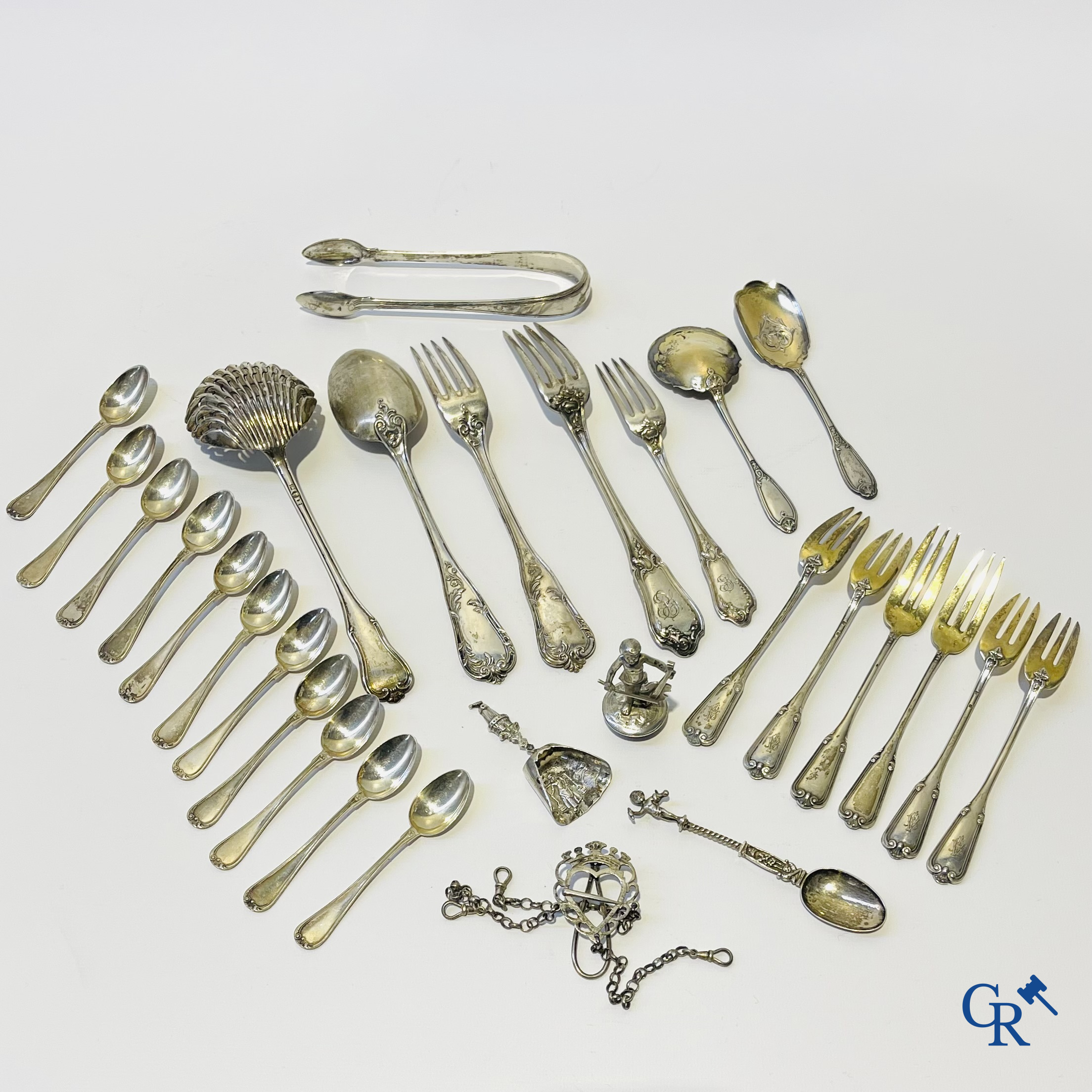 Zilver. Lot met divers bestek en objecten in zilver. 19e eeuw.