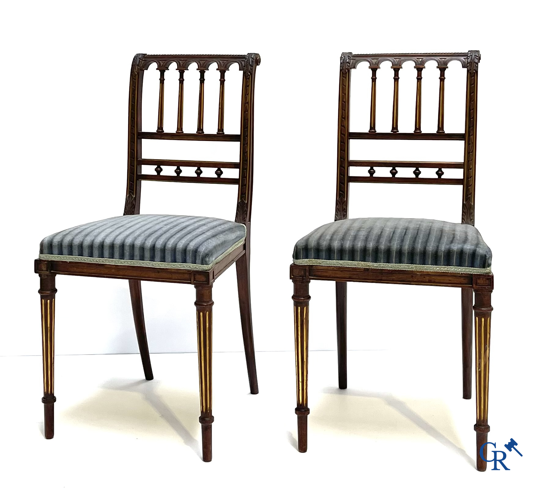 Damesbureau met 2 stoelen in gesculpteerd en verguld notelaar. Circa 1900.