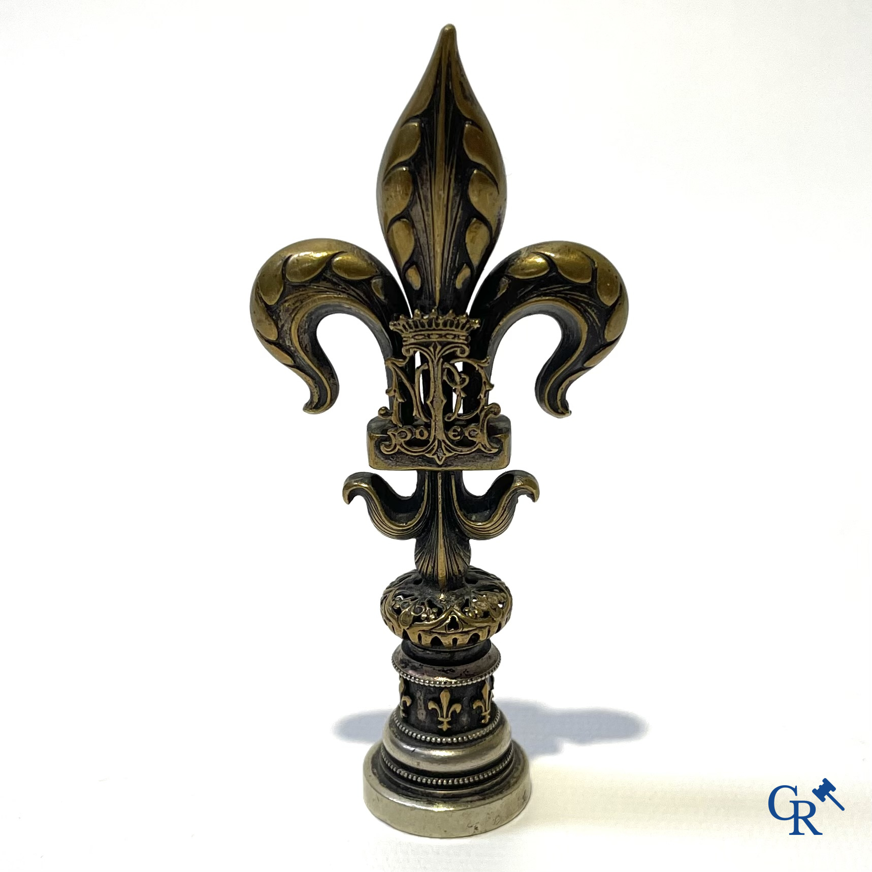 Bronzen zegelstempel in de vorm van een Franse lelie, Fleur de lys. Frankrijk 19e eeuw.