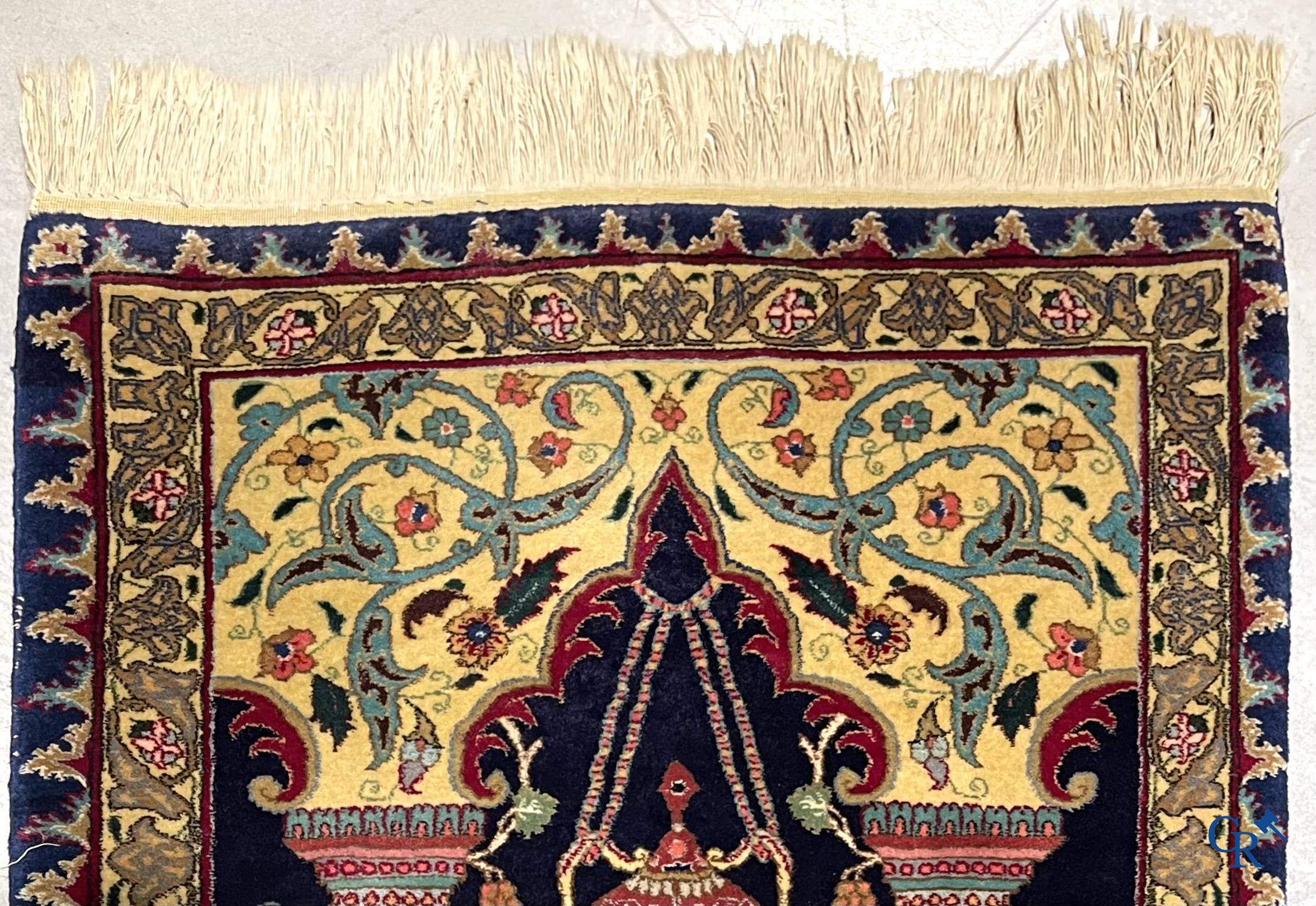 Oosterse tapijten. Een wollen bidtapijt.