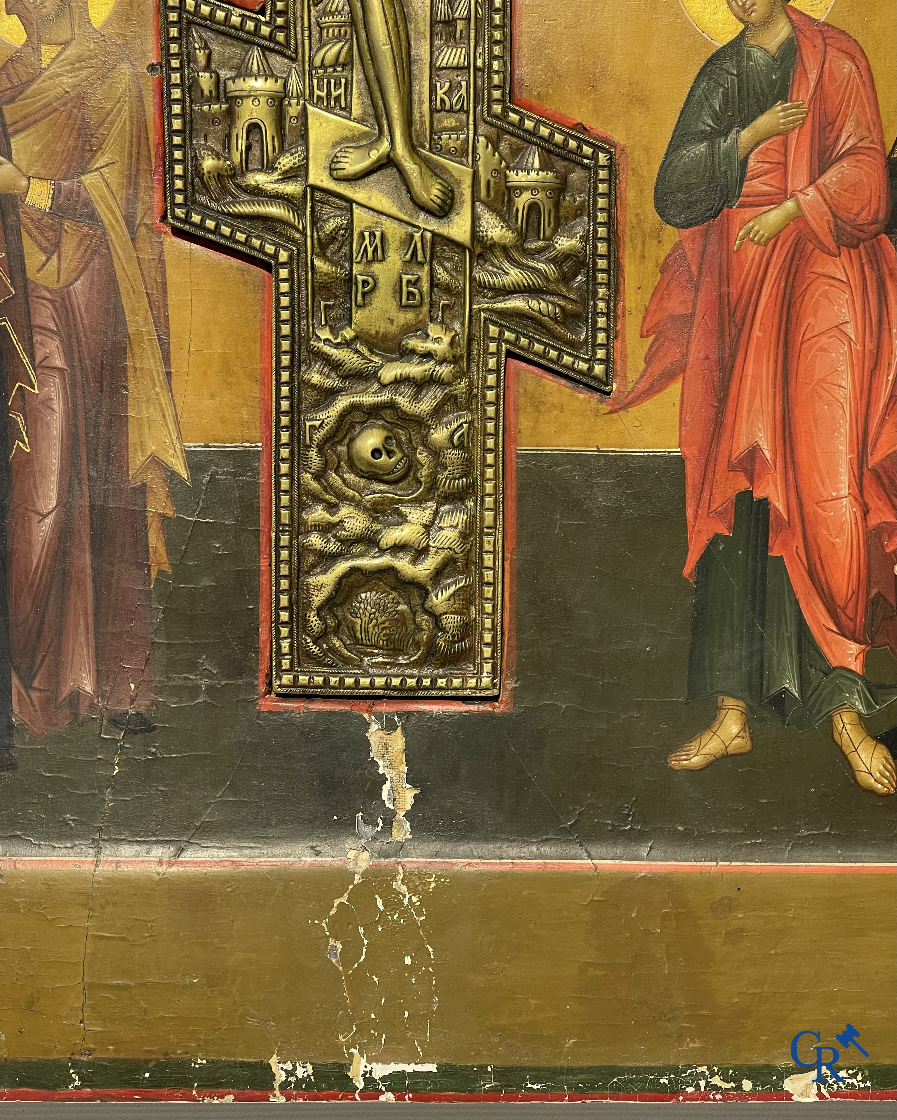 Icoon. Grote Russische Orthodoxe icoon met een ingelegd bronzen kruisbeeld. 19e eeuw.