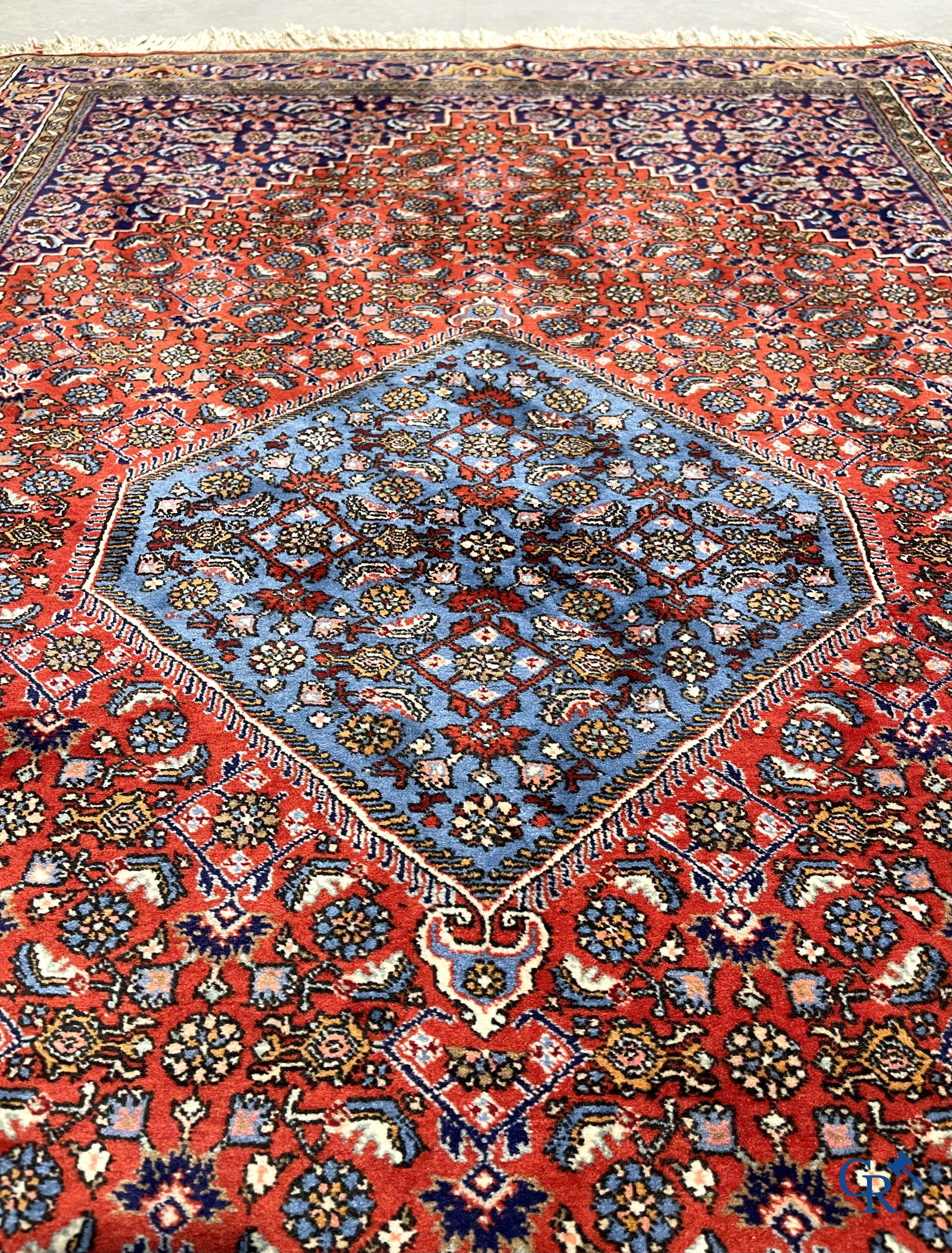 Oosterse tapijten. 2 handgeknoopte tapijten in wol.