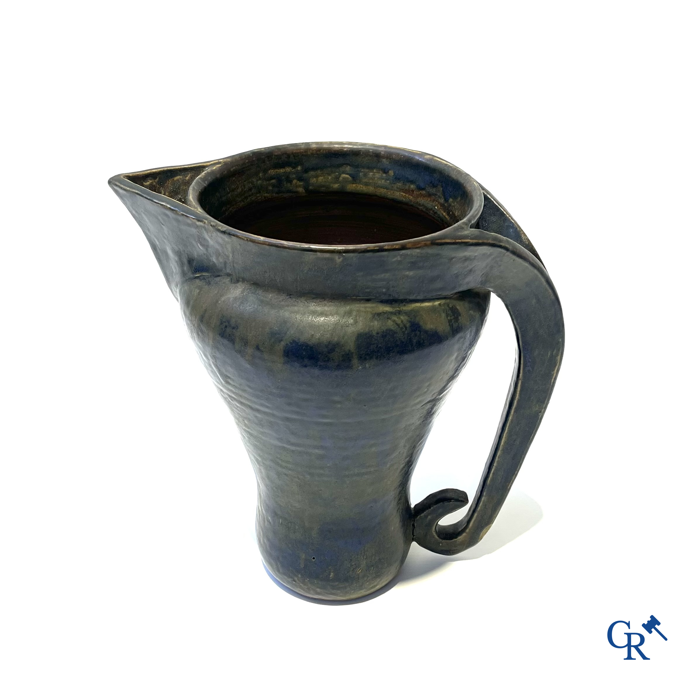 Edgard Aubry. Grote schenkkan in geëmailleerde Grès. Gesigneerd en genummerd.