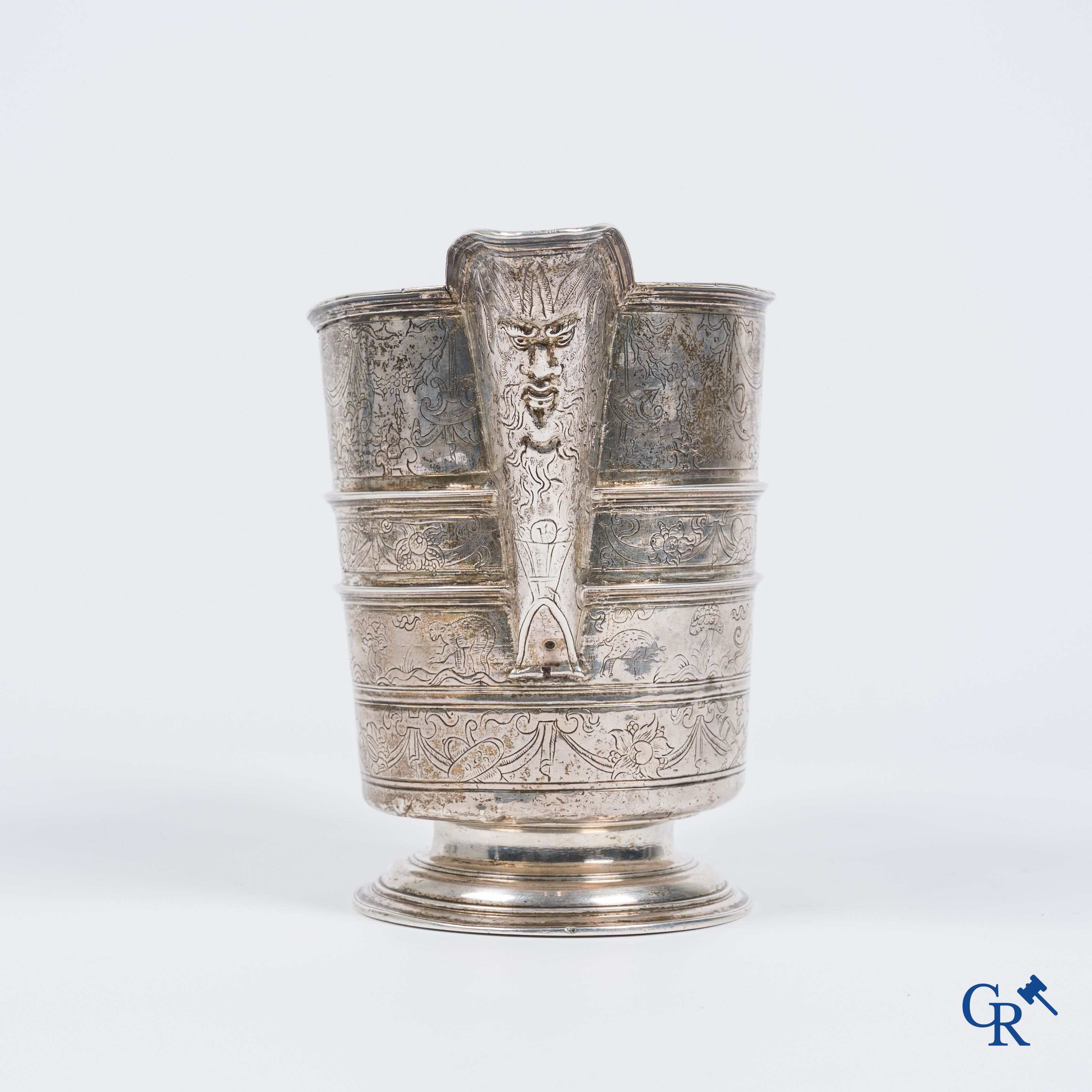 Zilver. Zeldzame en grote zilveren Renaissance schenkkan, Jarro de Pico. Spanje, Habsburgse periode. Circa 1580-1600.