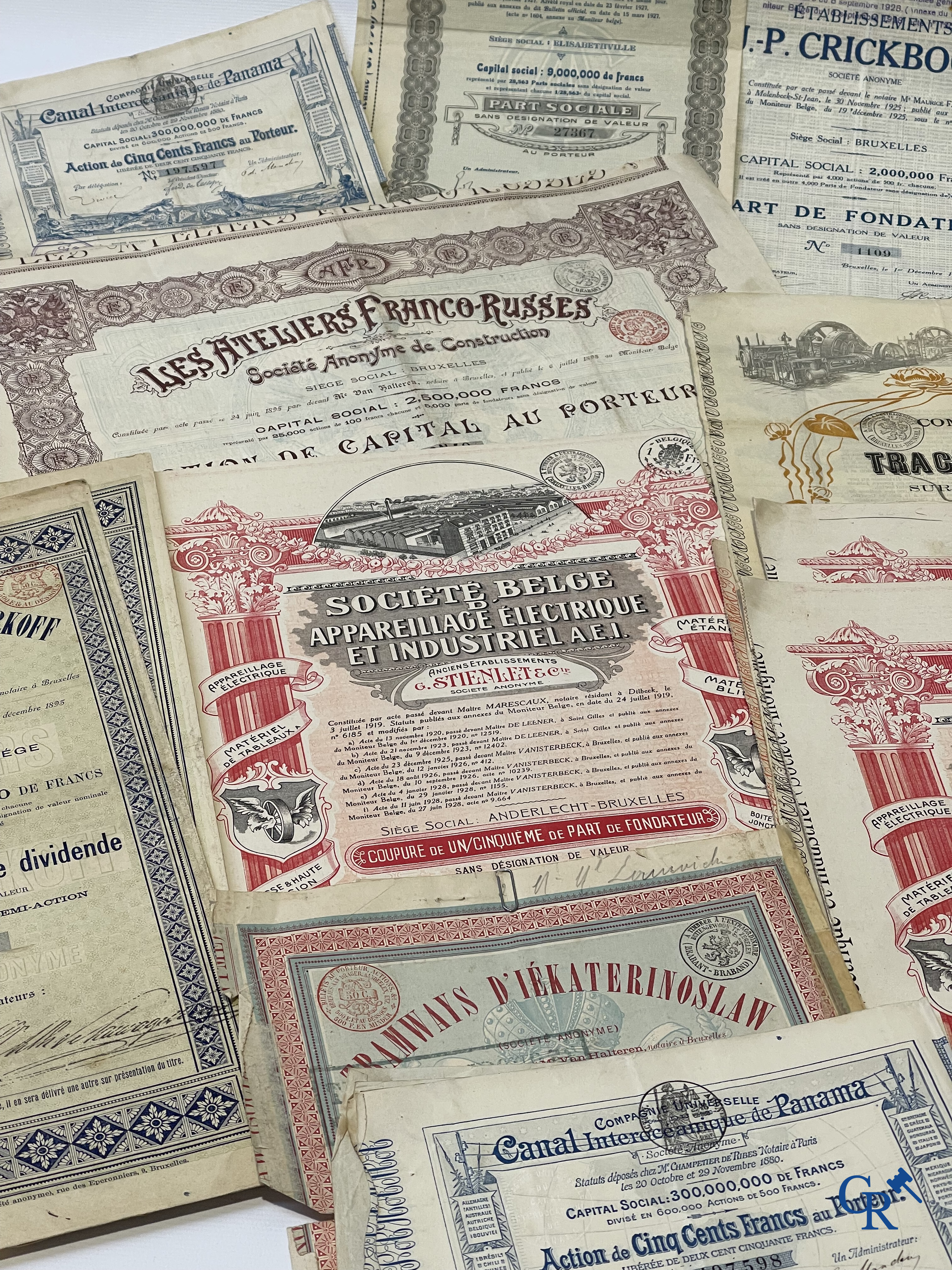 Interessant lot met oude aandelen en waardepapieren.