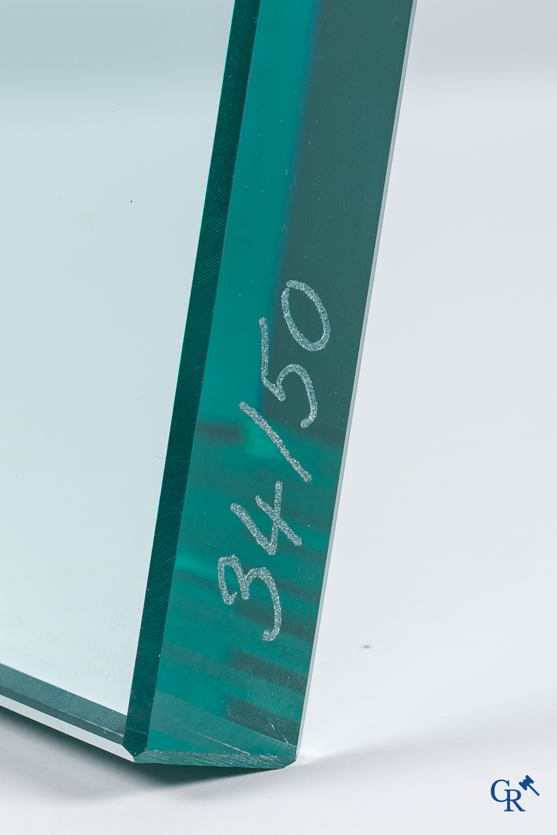 Philippe Starck (1949) en Daum. Een gesigneerde en genummerde vaas "Une étrangeté sous un mur" Ontwerp uit 1988.