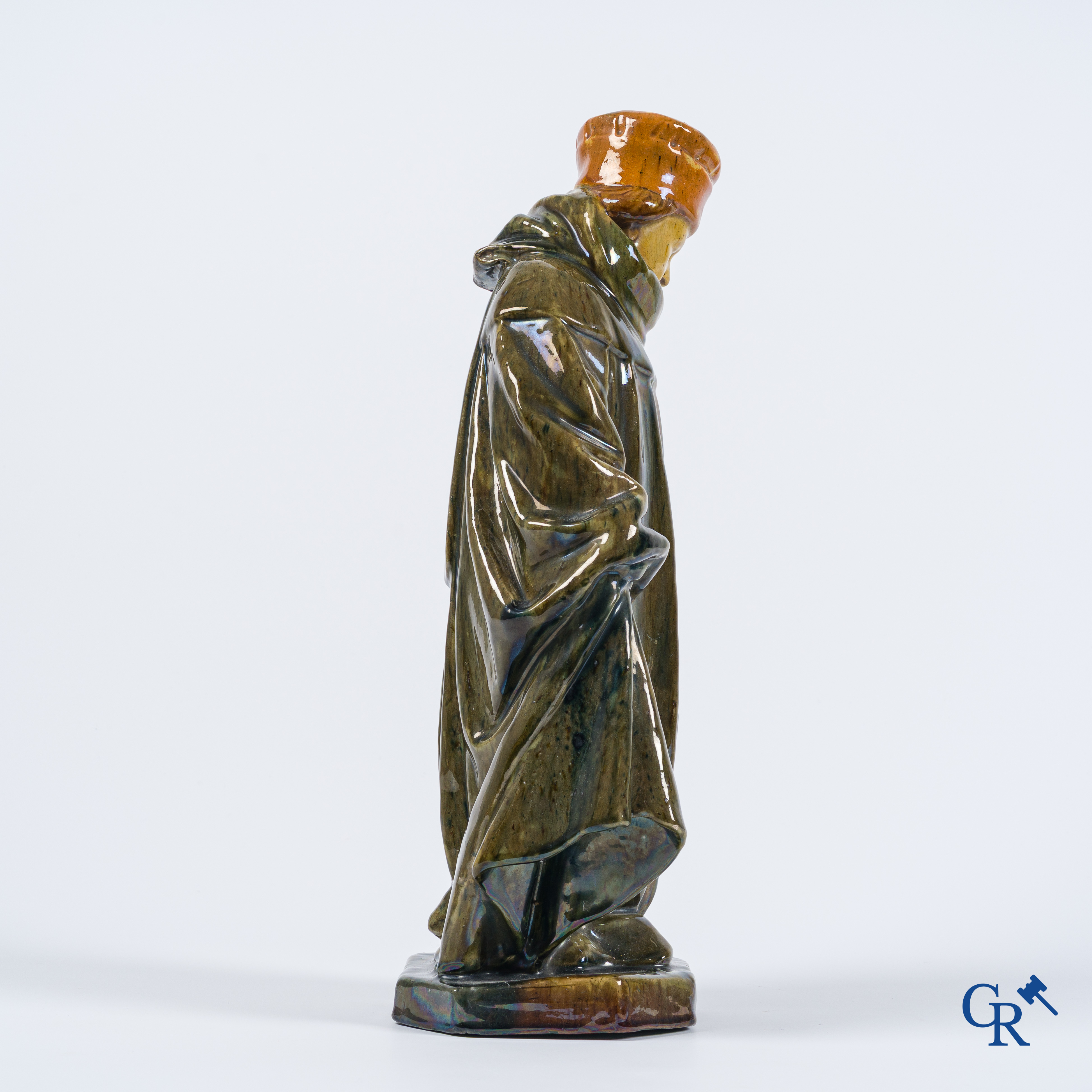 Alfons Noseda. Vlaams aardewerk. Grote sculptuur in geglazuurde witte klei vervaardigd in de Kortrijkse pottenbakkerij.