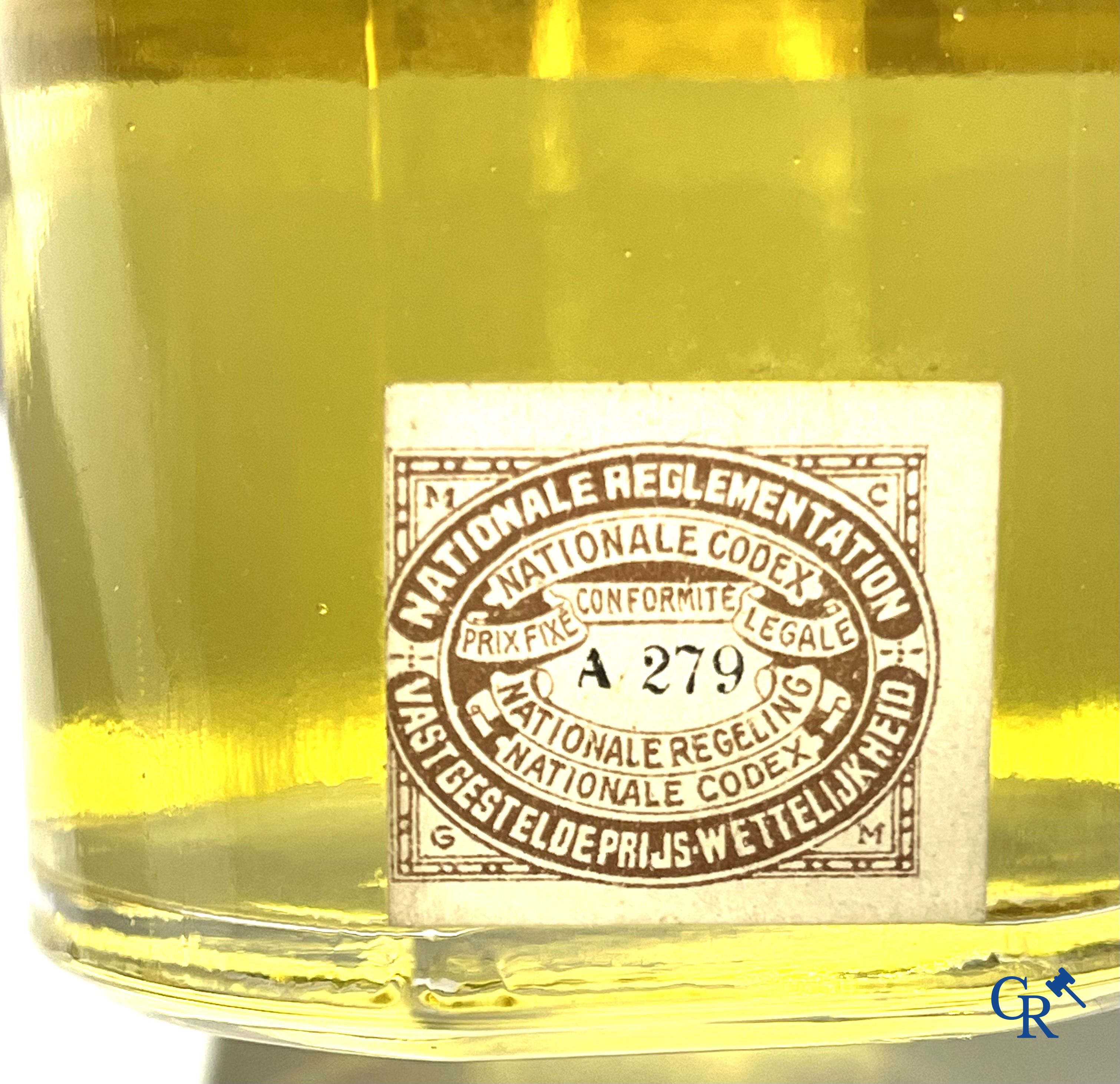 Art Deco, 4 zeldzame Eau de Cologne flessen voor Gilles August & Cie waaronder marque Kremlin. Jaren '40.