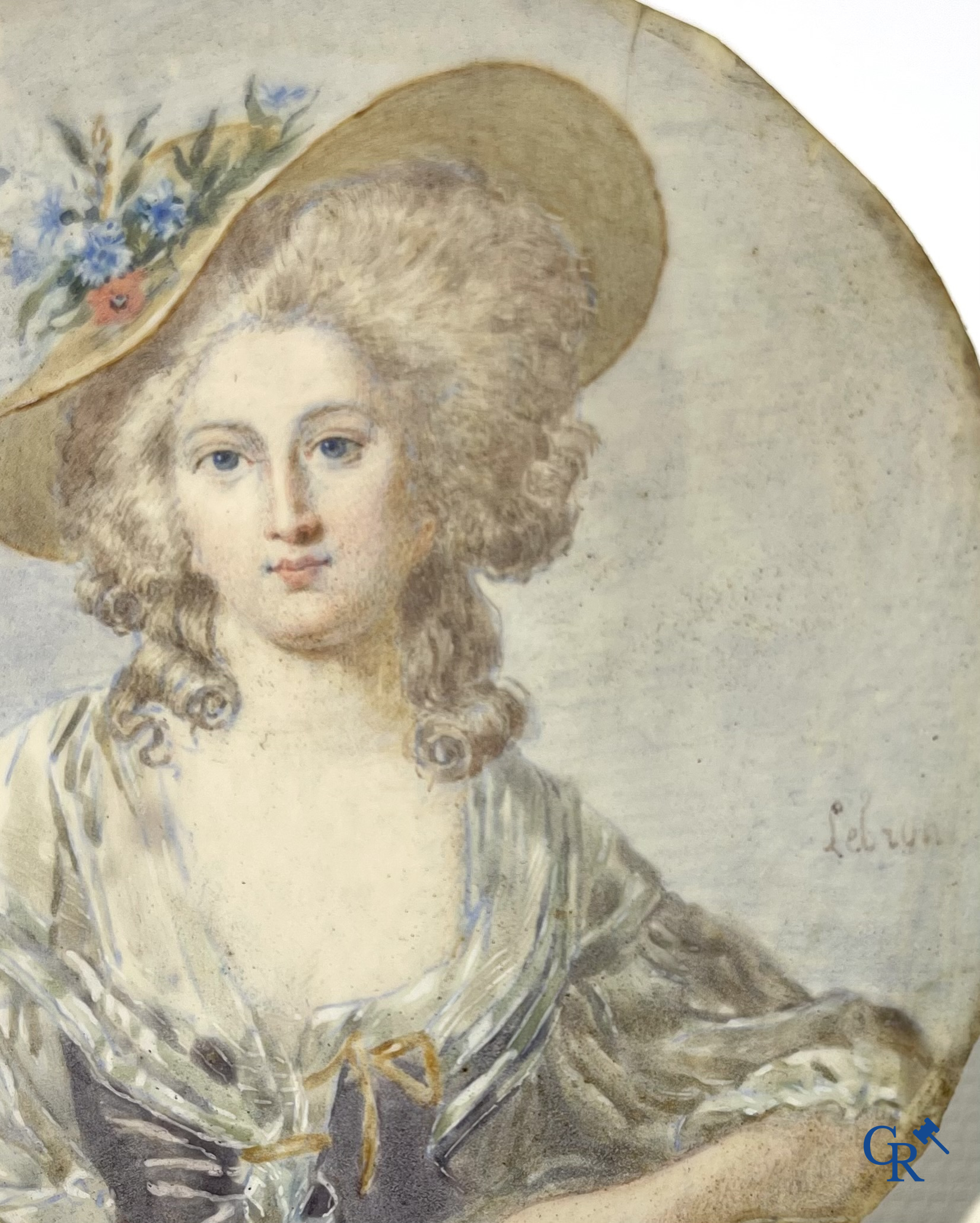 Lebrun, 19e eeuw. Schilder van miniaturen. Portret van een jonge vrouw met een hoed versierd met bloemen.