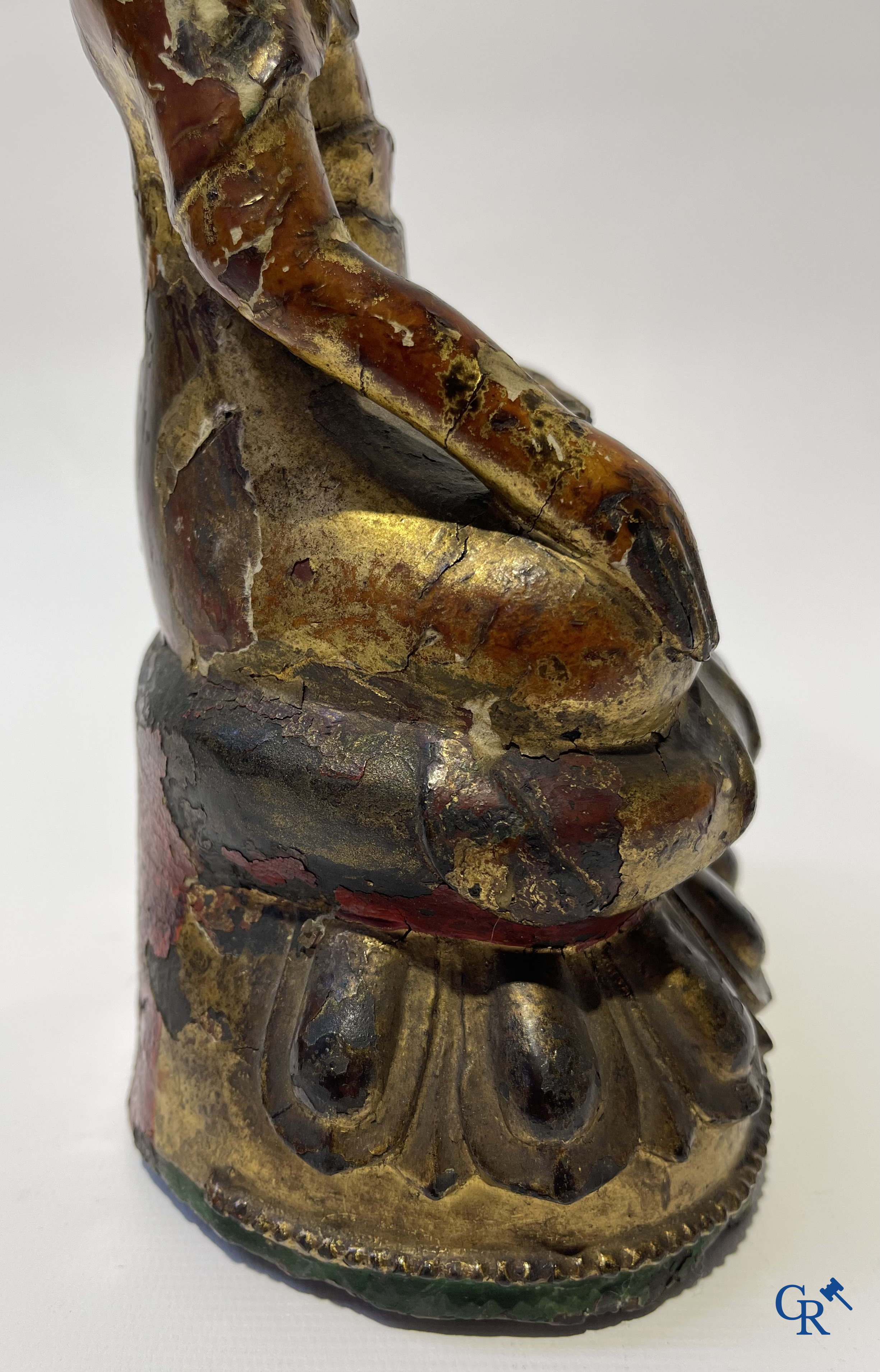 Aziatica, Een Sino-Tibetaanse vergulde bronzen Boeddha. 17e-18e eeuw.