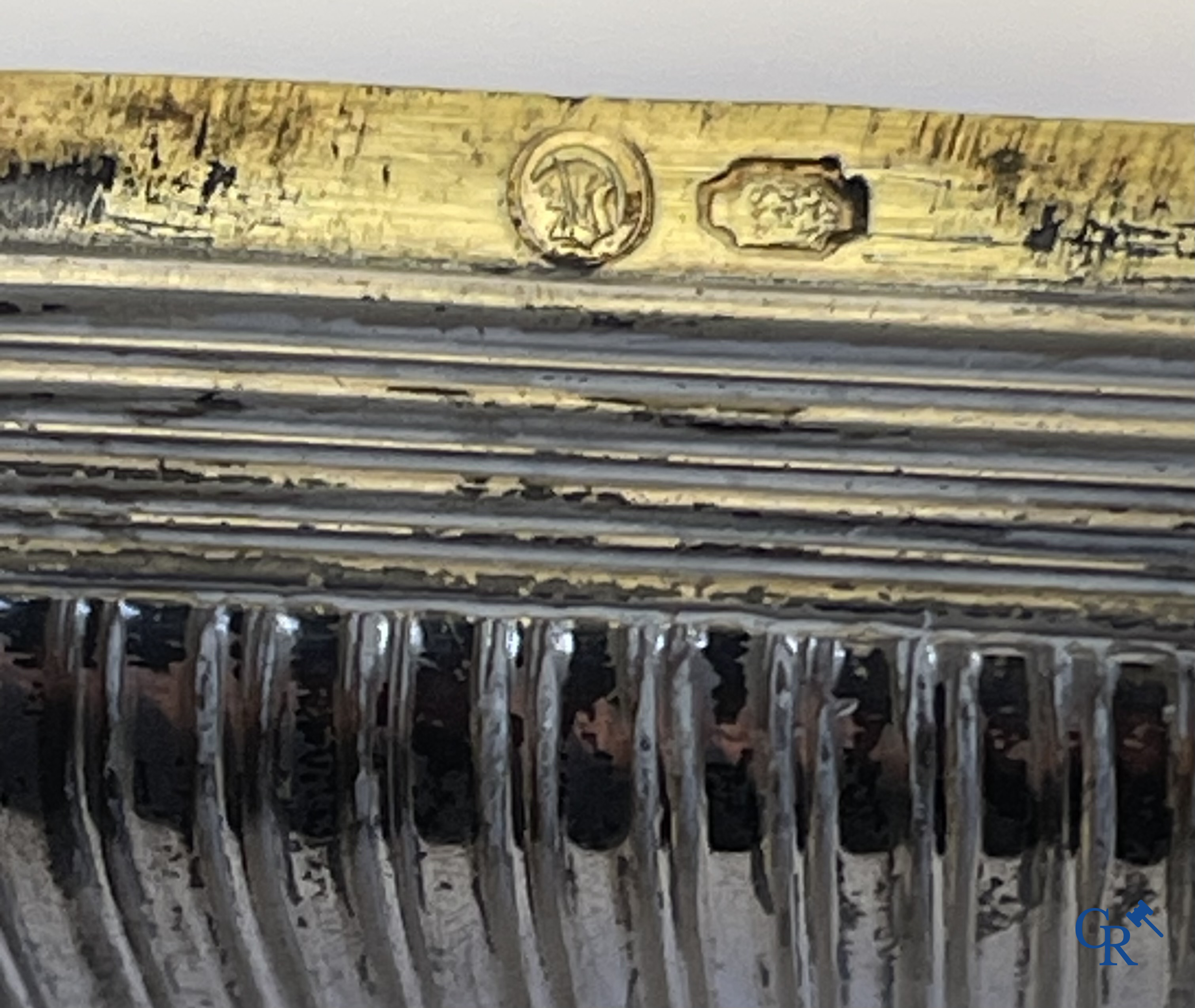 Lot met vitrineobjecten, juwelen met diamant, uurwerken, zilveren tabaksdozen, micro mozaïek, enz. 18e-19e-20ste eeuw.