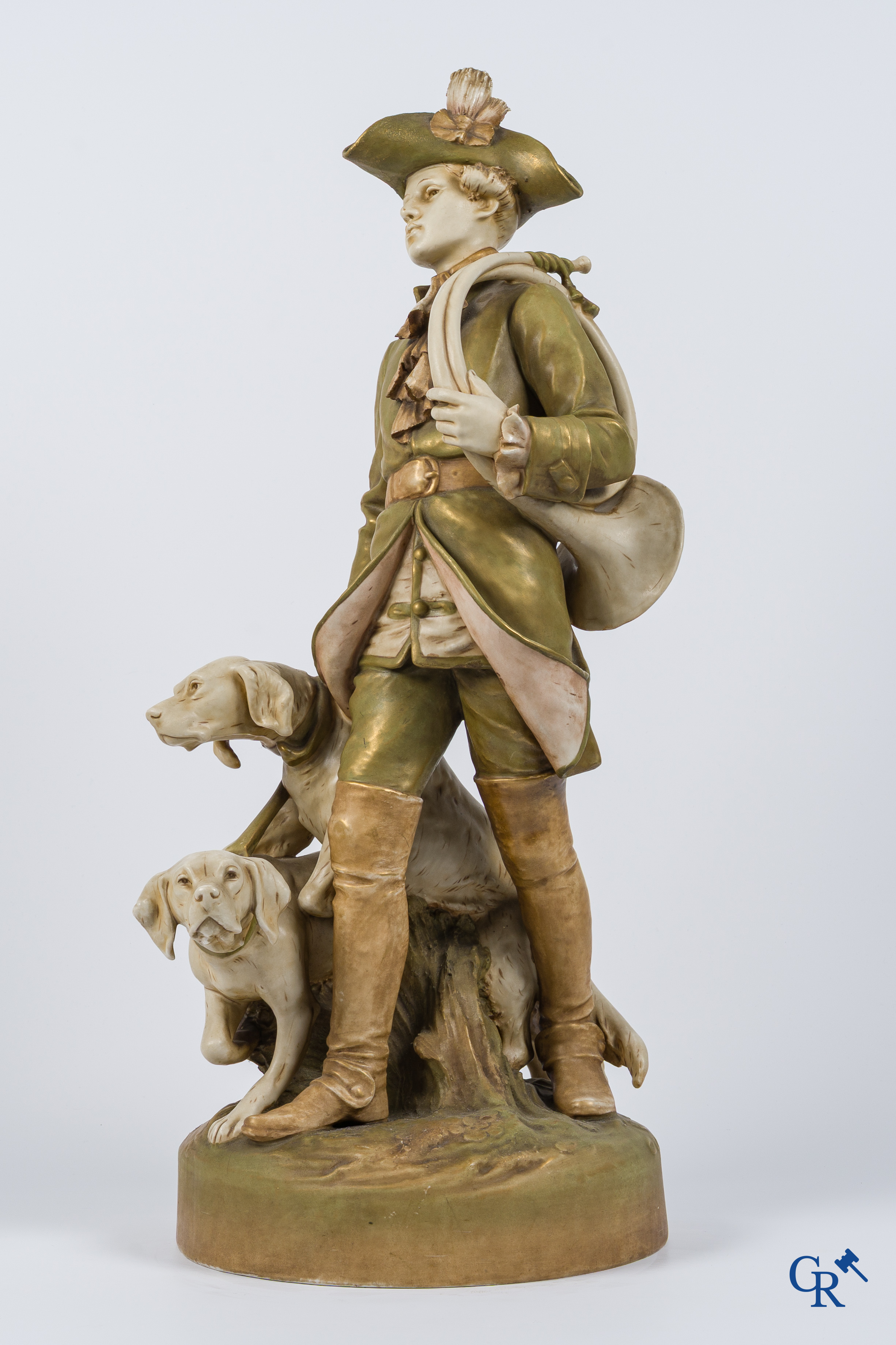 Royal Dux Bohemia. "Piqueur au Relais" Grote polychrome groep naar een model van Hippolyte Moreau en Prosper Lecourtier.