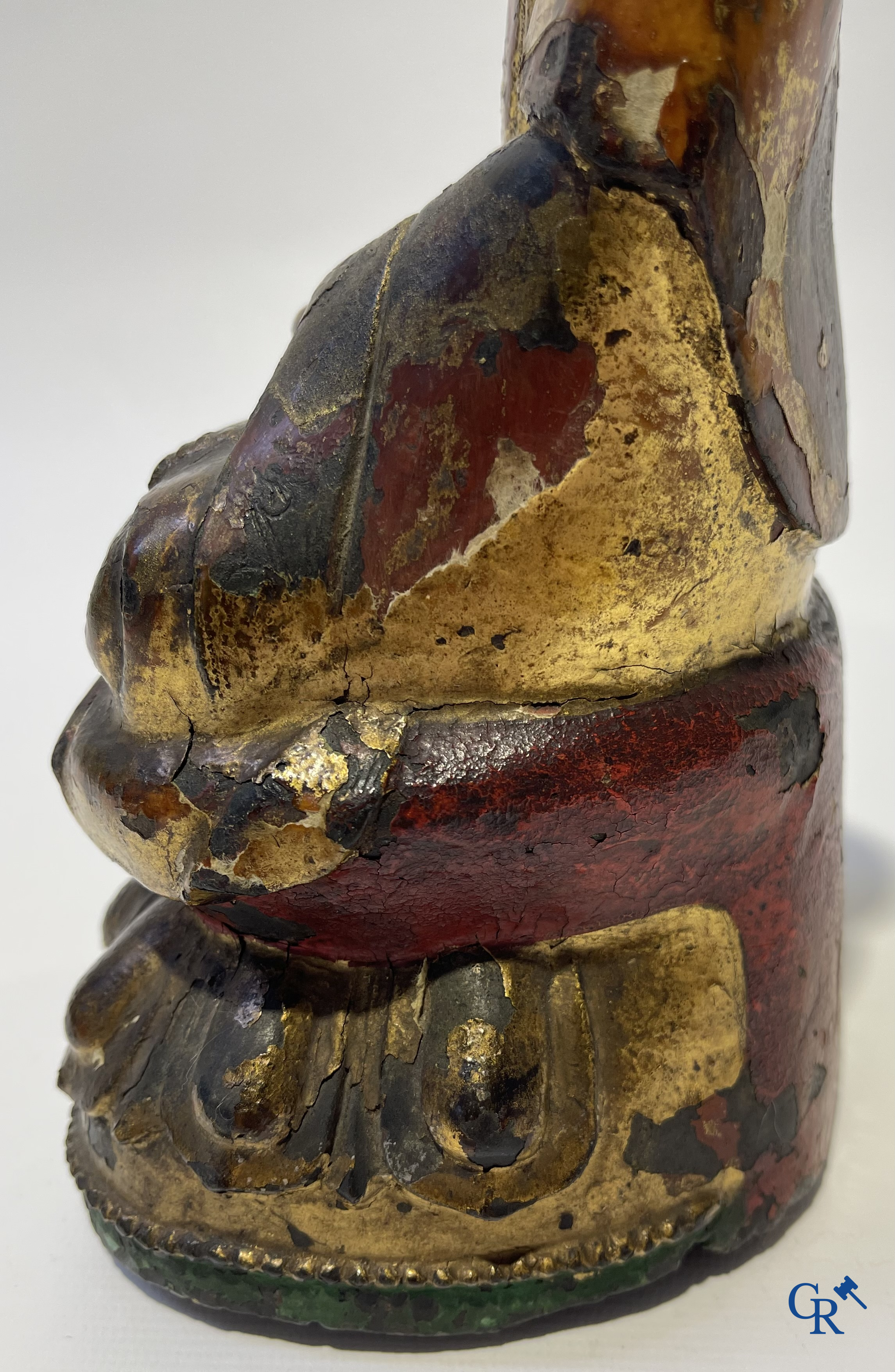 Aziatica, Een Sino-Tibetaanse vergulde bronzen Boeddha. 17e-18e eeuw.