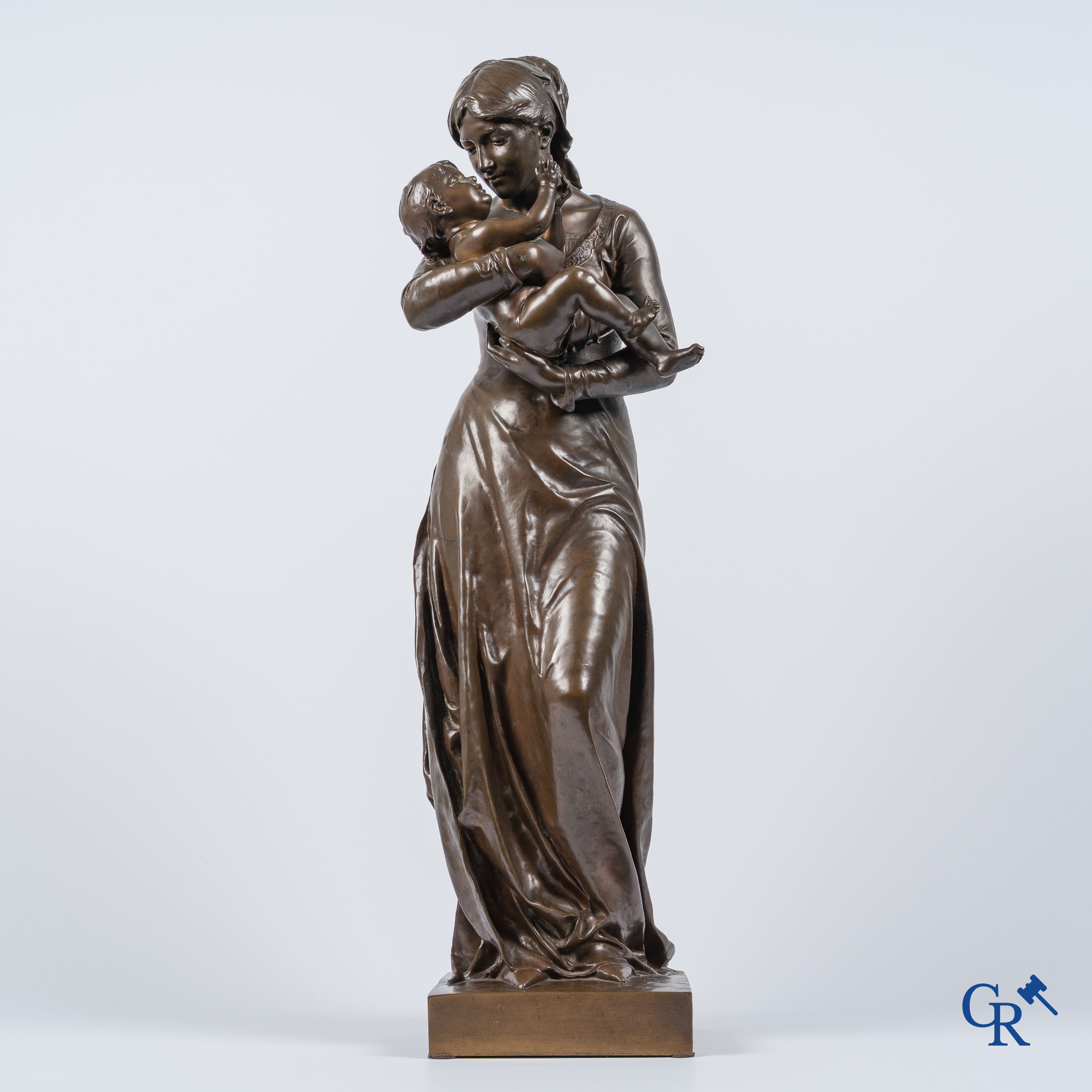 Jean Gautherin (1840-1890) "Moederliefde" Groot bronzen beeld met bruine patina. Gieterij Thiebaut frères Paris. 19e.