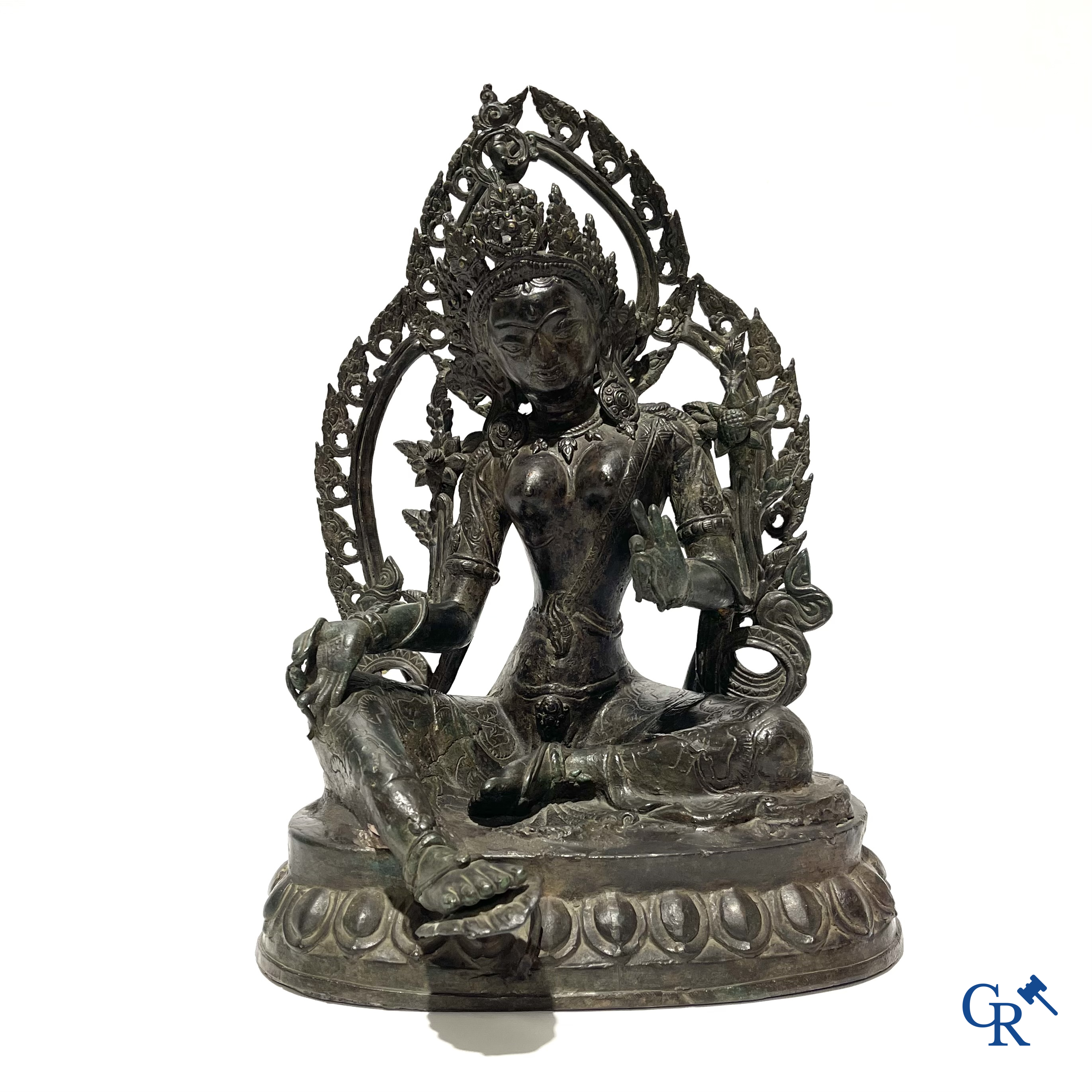 Aziatica, Een bronzen voorstelling van Syamatara. Resten van vergulding. Tibet, 19e eeuw.