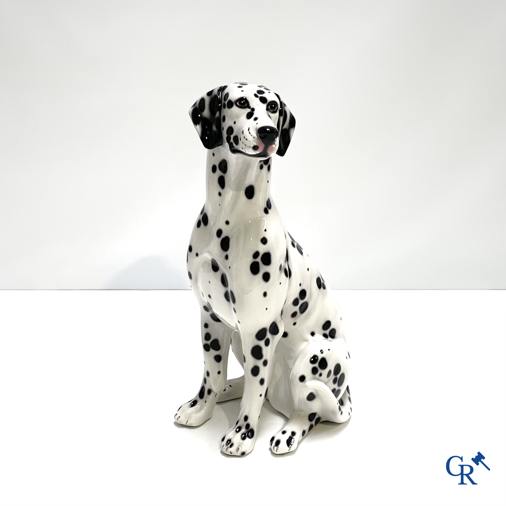 Een grote Dalmatiër in Italiaanse keramiek. Circa 1980.