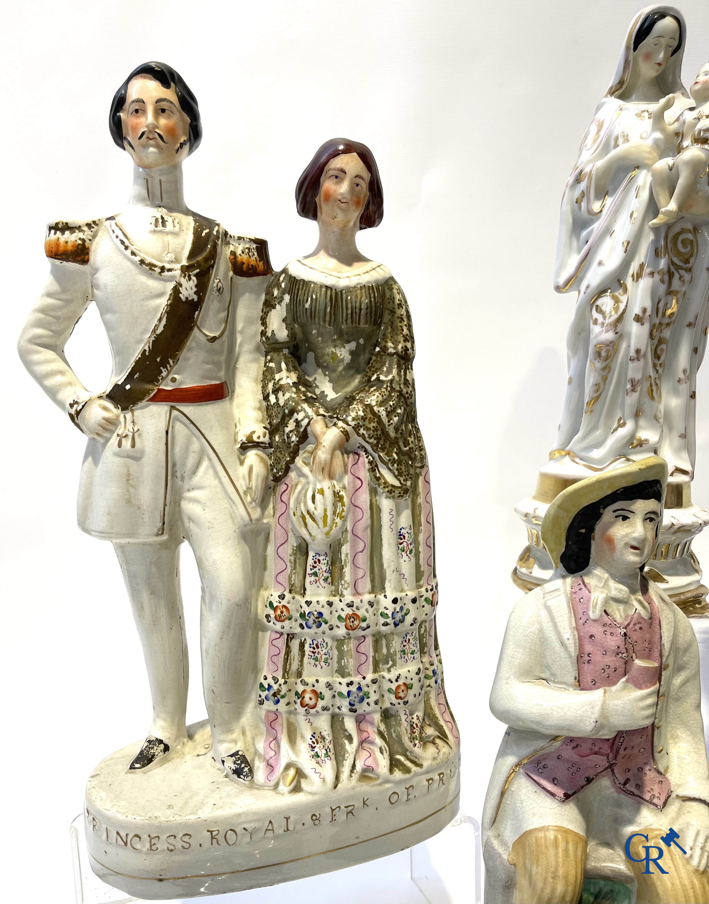 Lot brocante: Stafford, Vieux Paris, kan in Grès, verzilverd bestek, jachtdegen 18e, palmboom Giuseppe Vasari, enz.