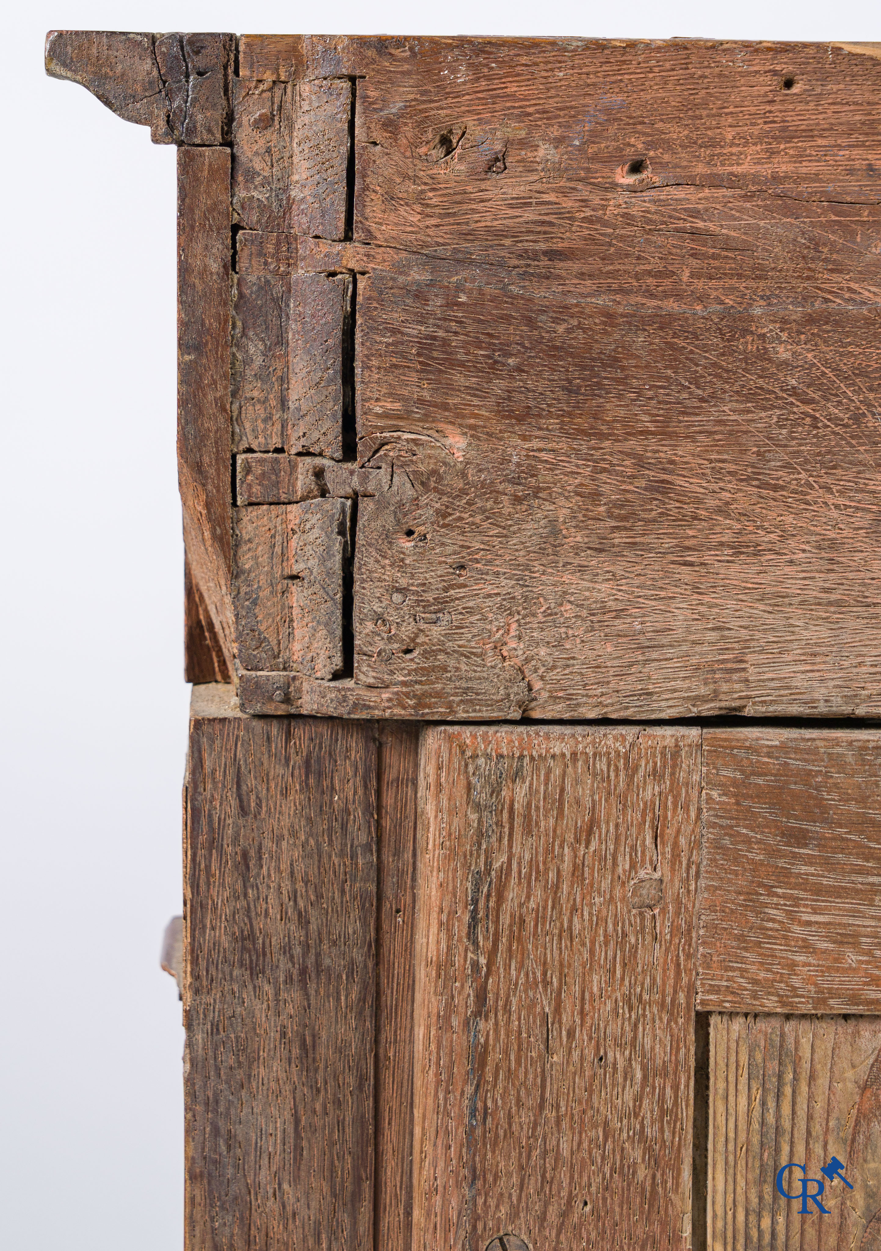 Empire tijdperk, een console in mahonie met vergulde Egyptische bustes. Gemerkt Jacob. Circa 1810.