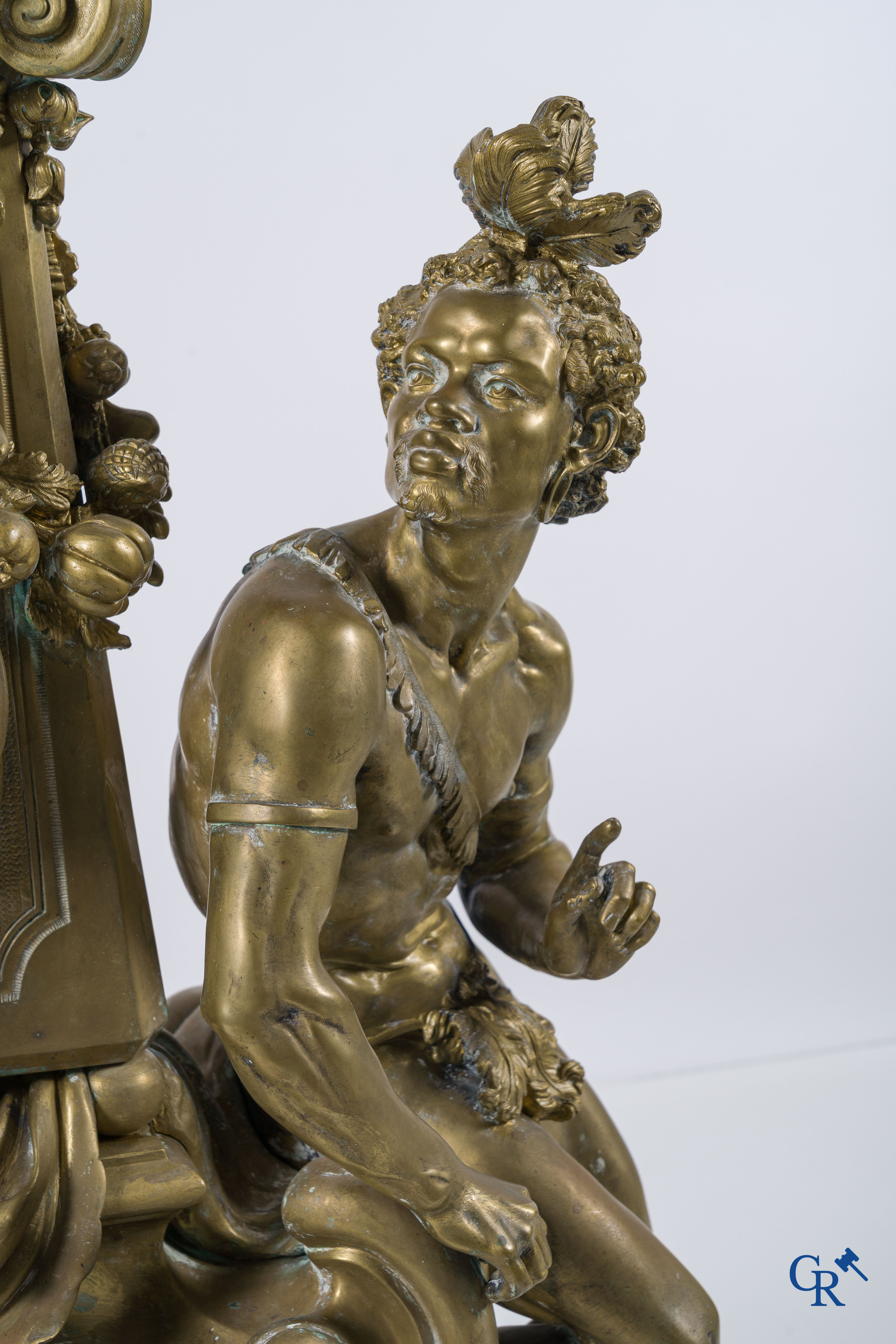 Frédéric-Eugène Piat en Samuel Marti. Uitzonderlijke pendule in brons met Nubische figuren. Circa 1860-1870.