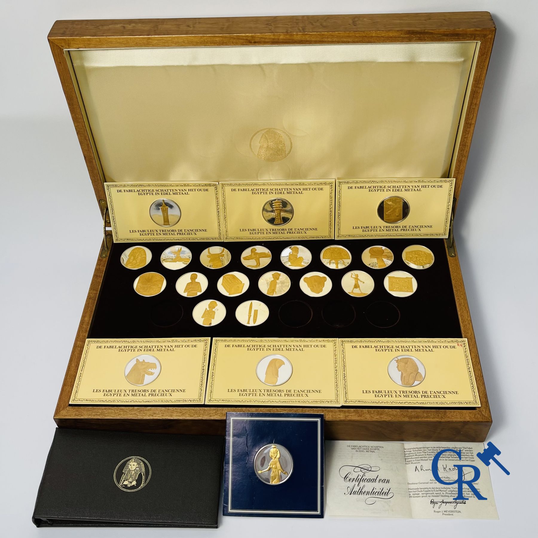 Medals/Medals: 24 Medals in Sterling silver, decorated with 24 carat gold.