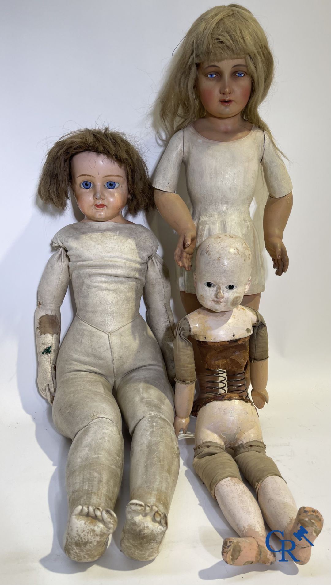 Toys: antique dolls: a lot of 7 antique dolls.