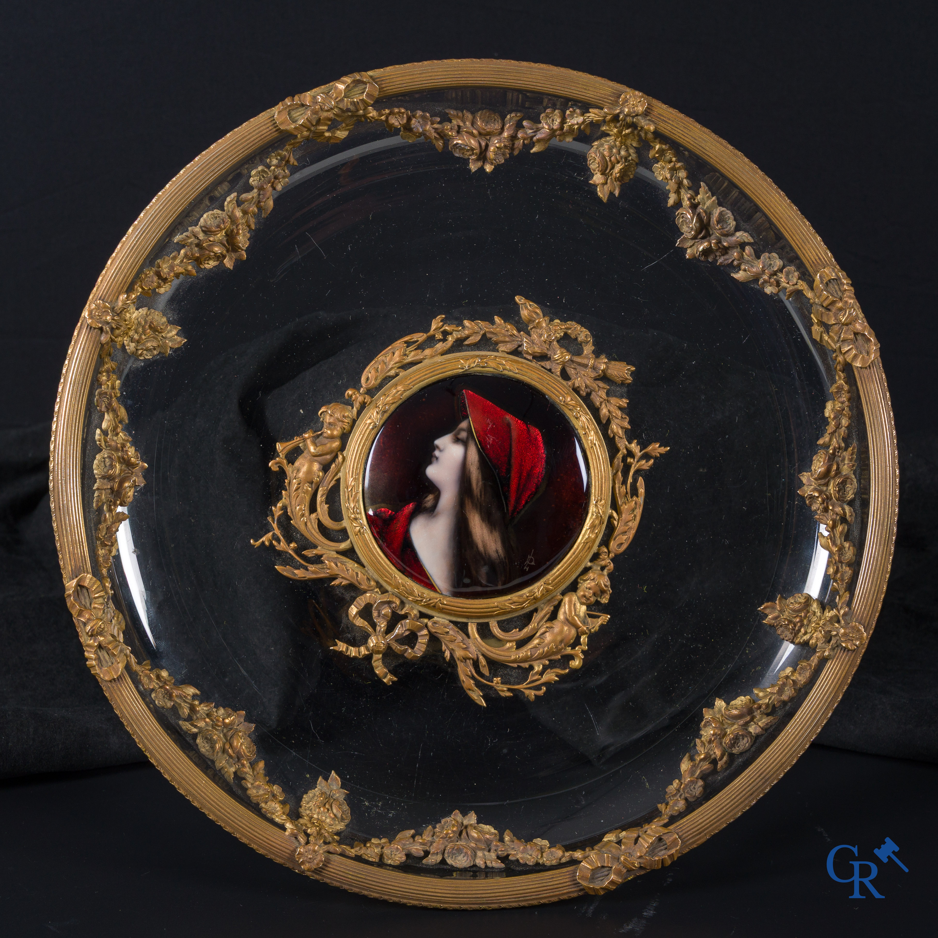 Exceptional center piece in finely gilded bronze, Limoges enamel and crystal. Around 1920.