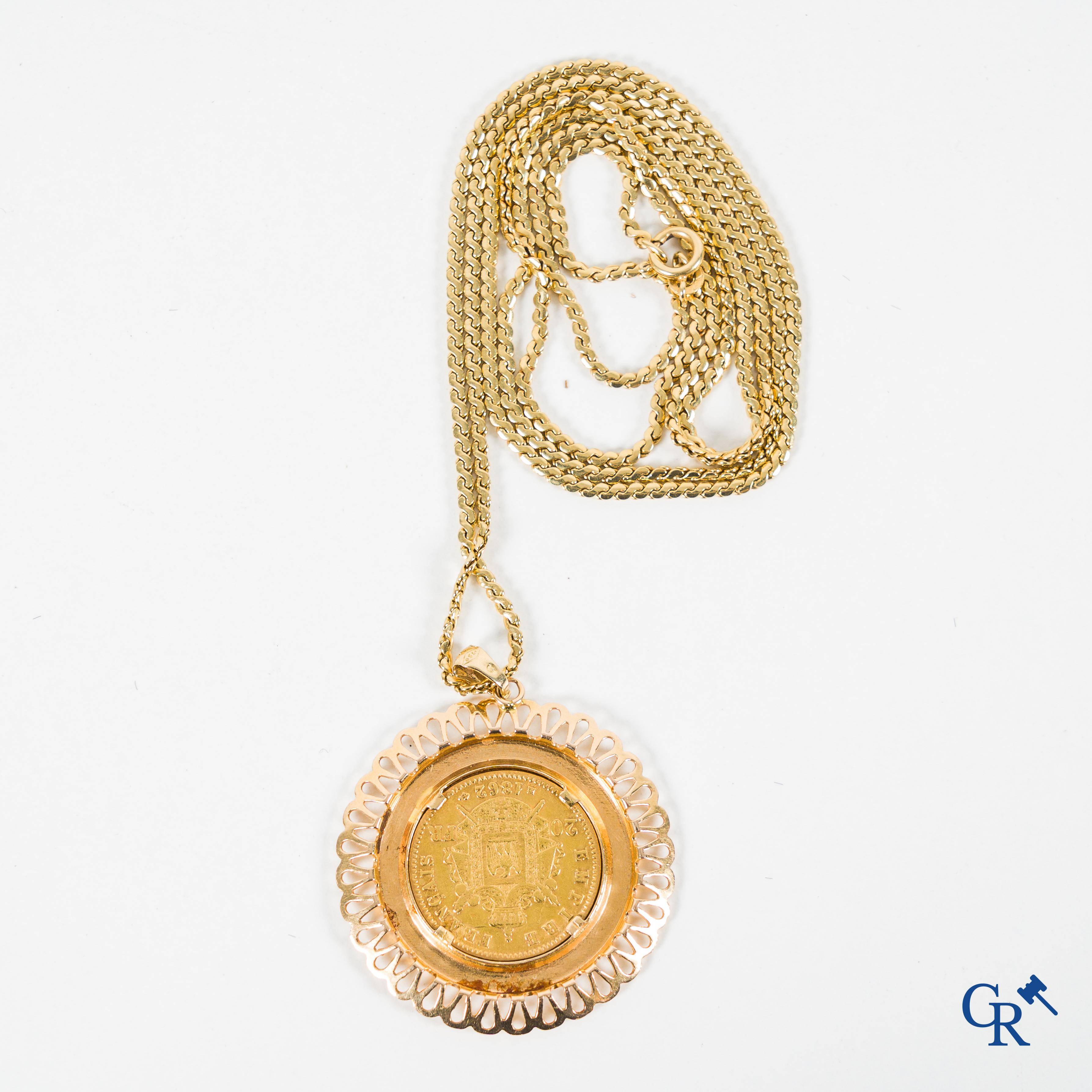 Jewellery, a mounted gold coin Napoleon III as a pendant on a necklace in gold 750°/00.