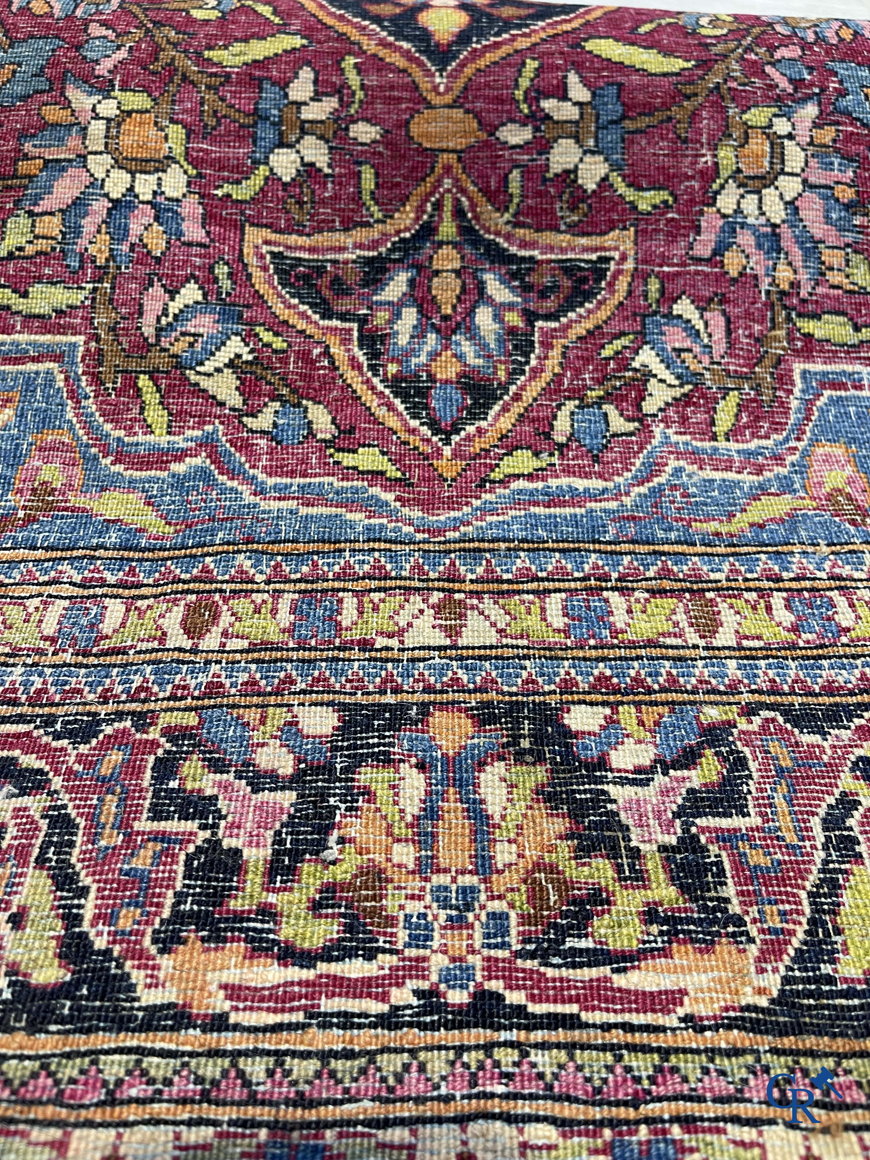 Persian carpets: A lot of 2 finely knotted Oriental carpets. Floral decor and floral decor with birds of paradise.